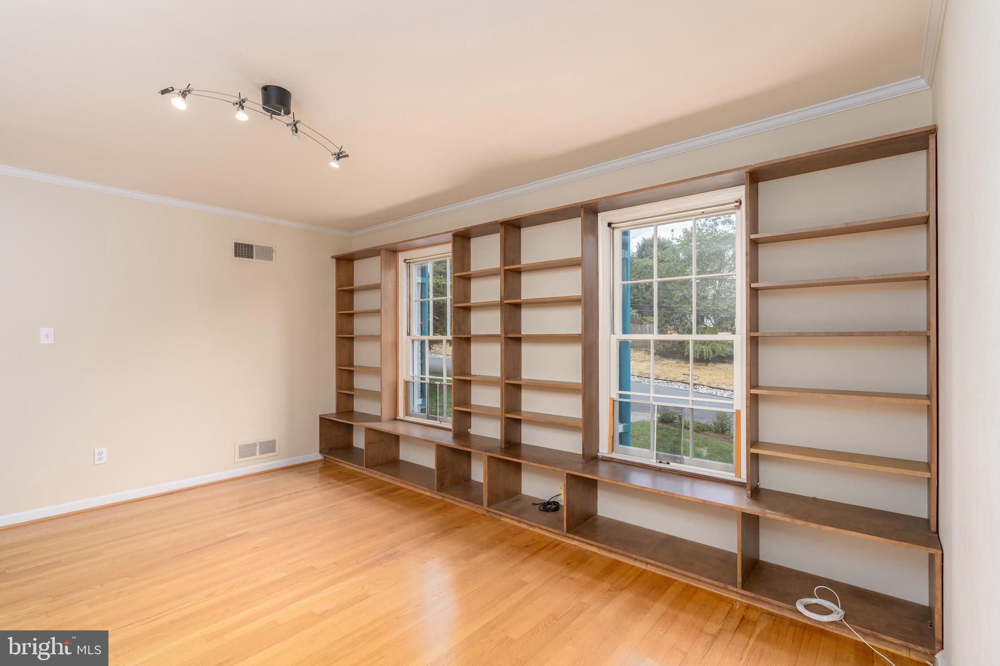 BRADLEY HILLS - Residential