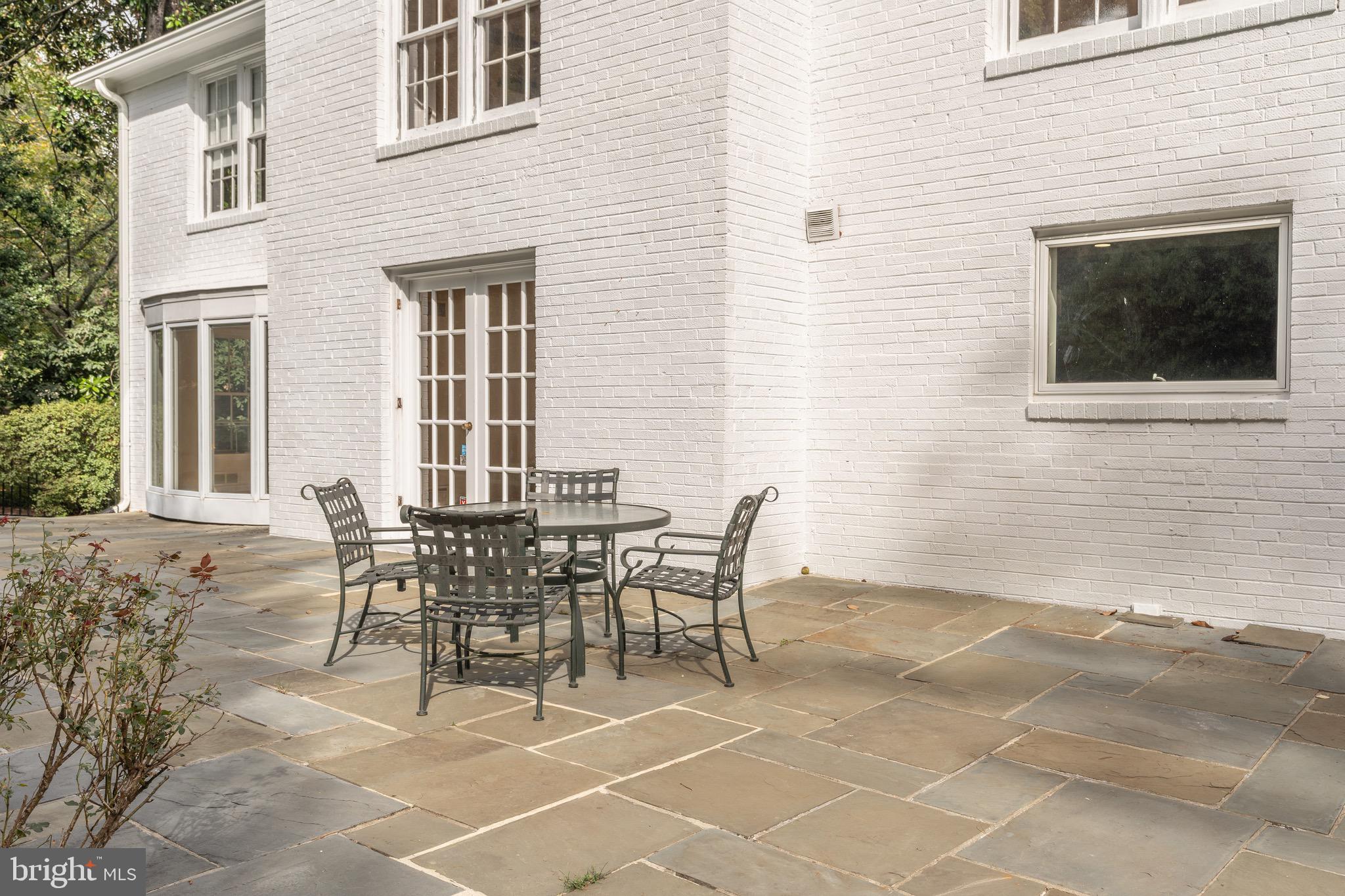 BRADLEY HILLS - Residential