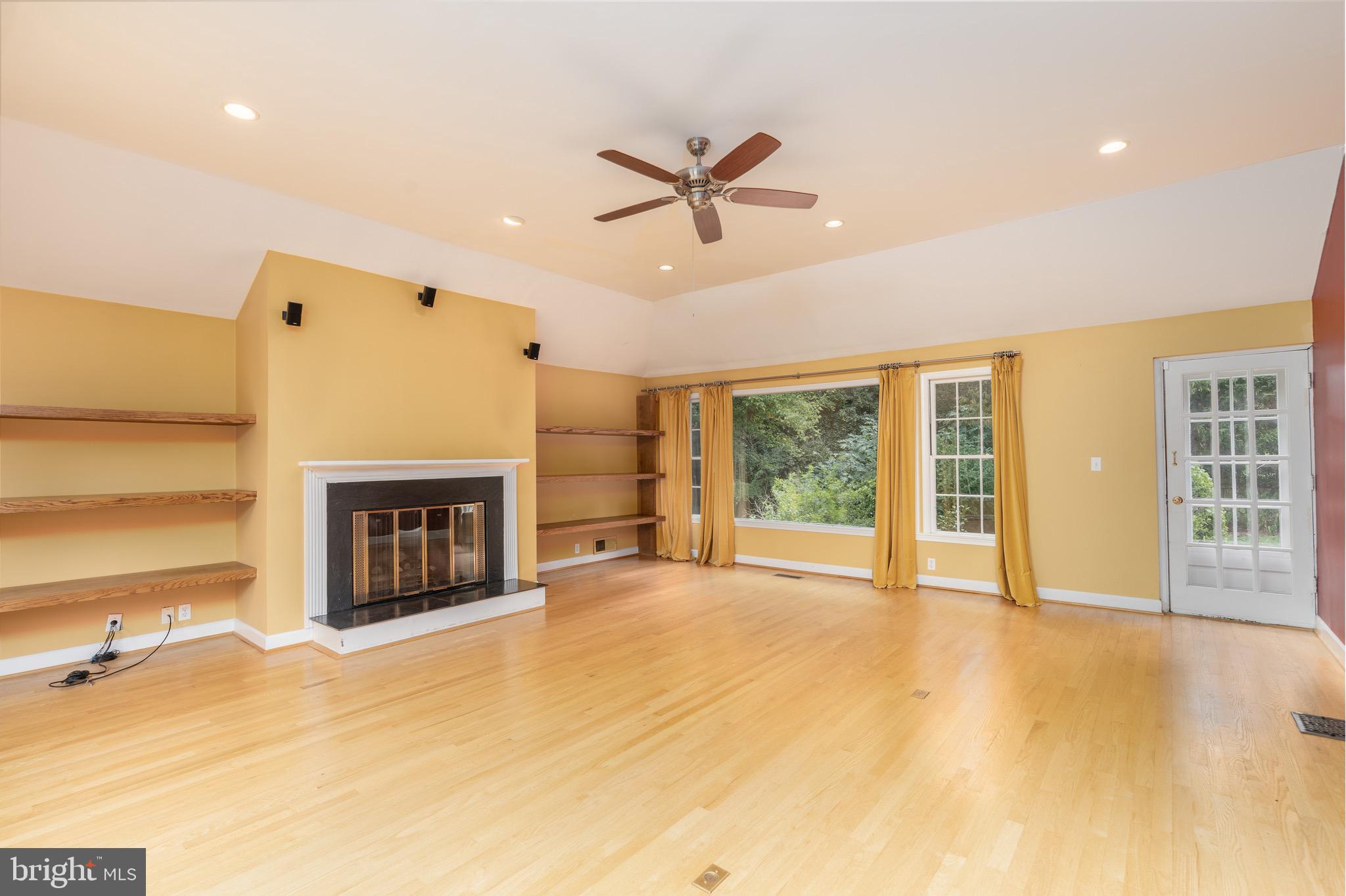 BRADLEY HILLS - Residential