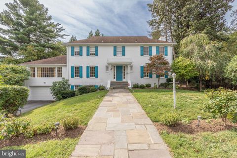 Photo of 5510 Pembroke Road, Bethesda, MD 20817 (MLS # MDMC2149064)
