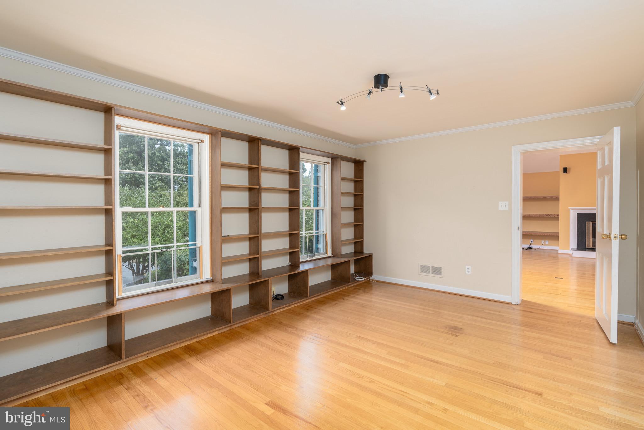 BRADLEY HILLS - Residential