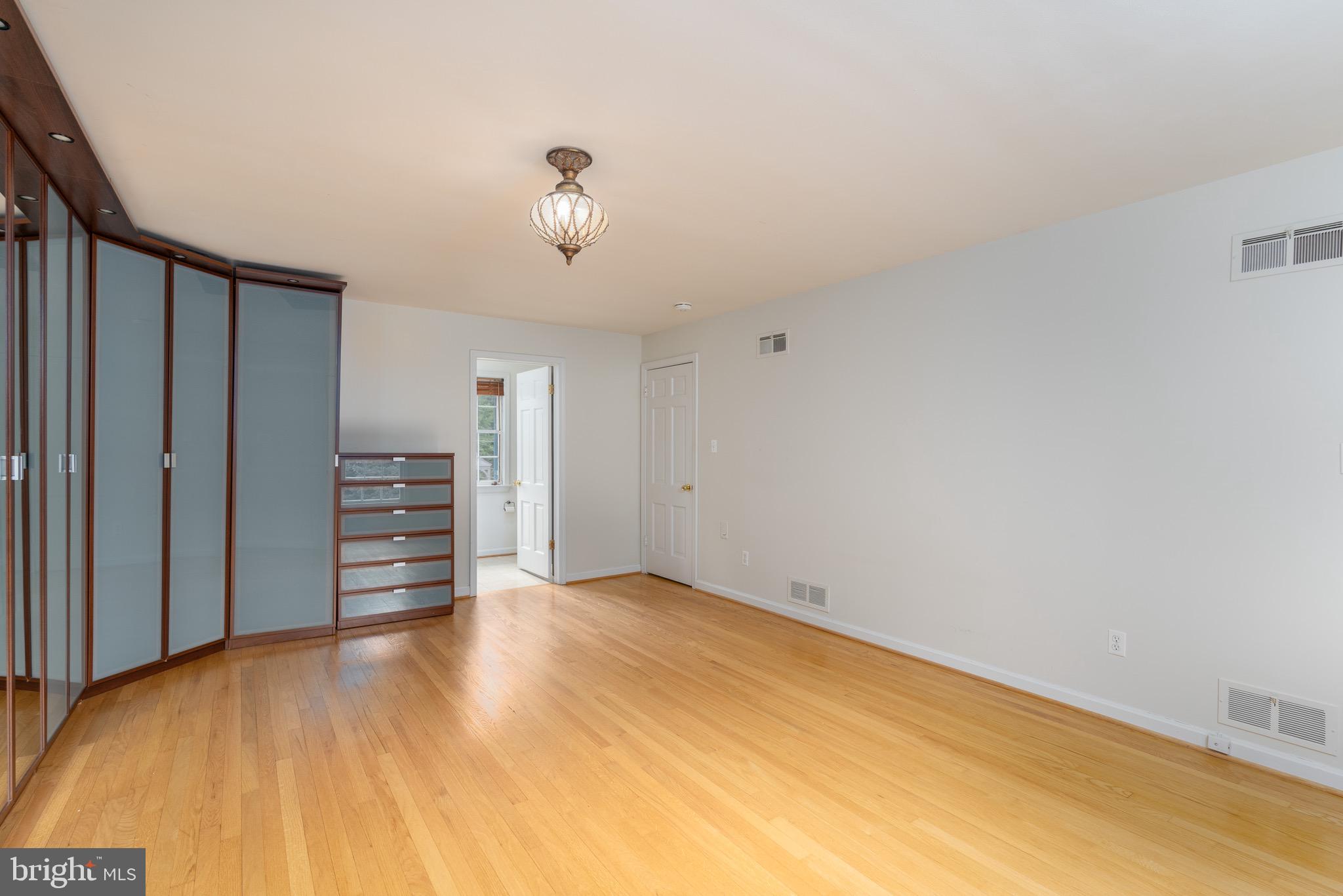 BRADLEY HILLS - Residential