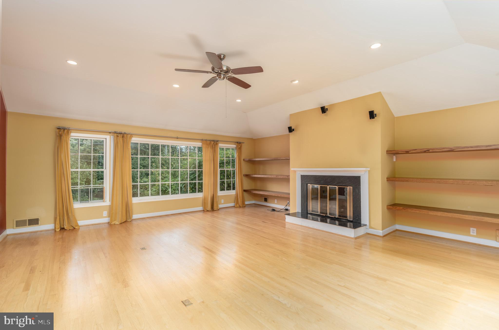 BRADLEY HILLS - Residential