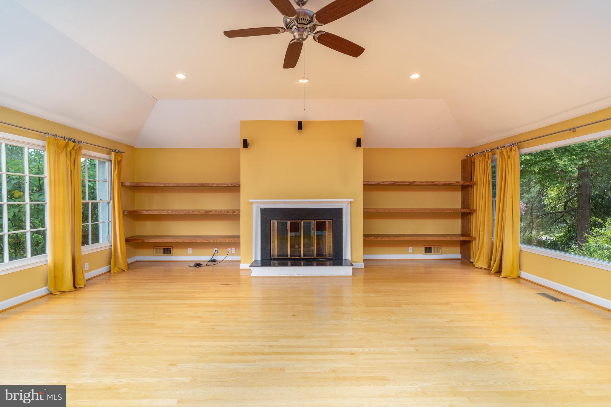 BRADLEY HILLS - Residential