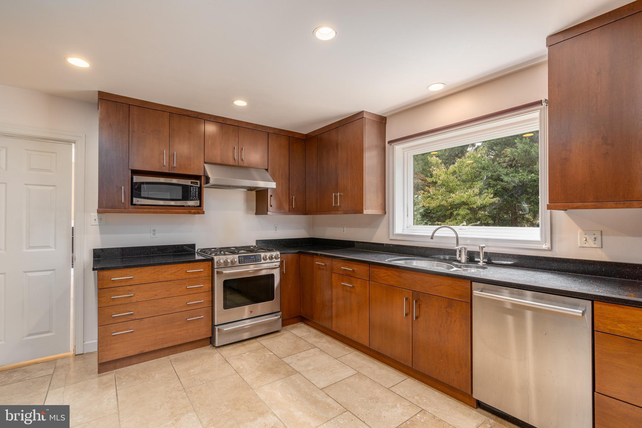 BRADLEY HILLS - Residential