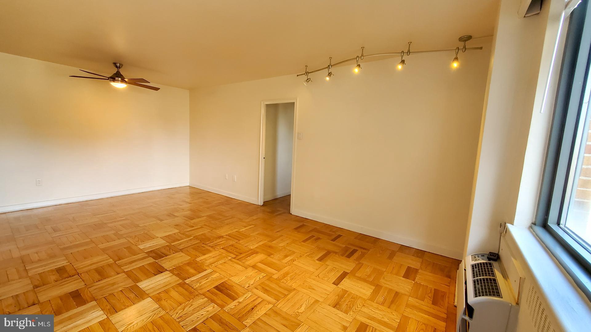 ART MUSEUM AREA - Residential Lease