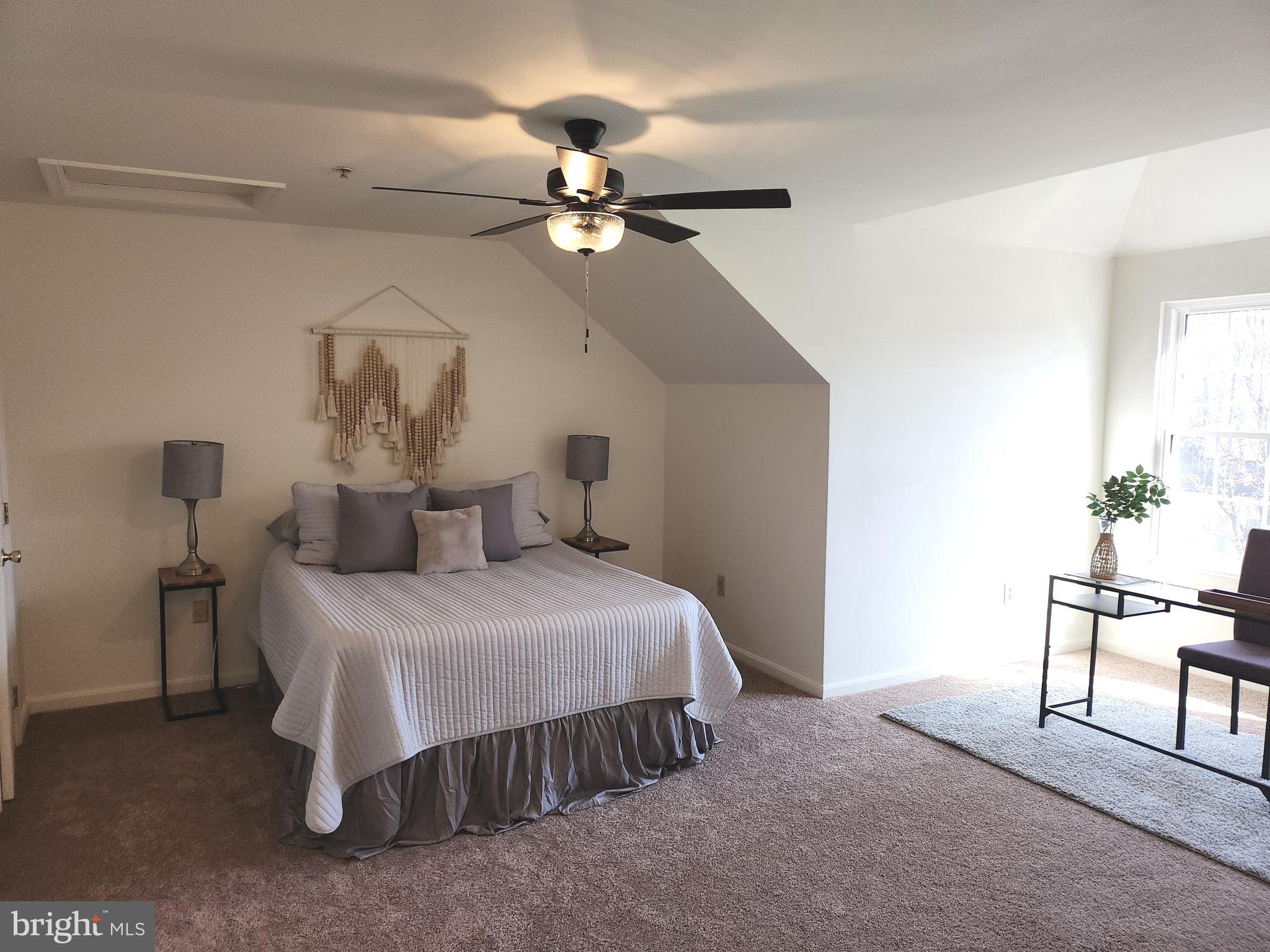 CROMWELL FOUNTAIN - Residential