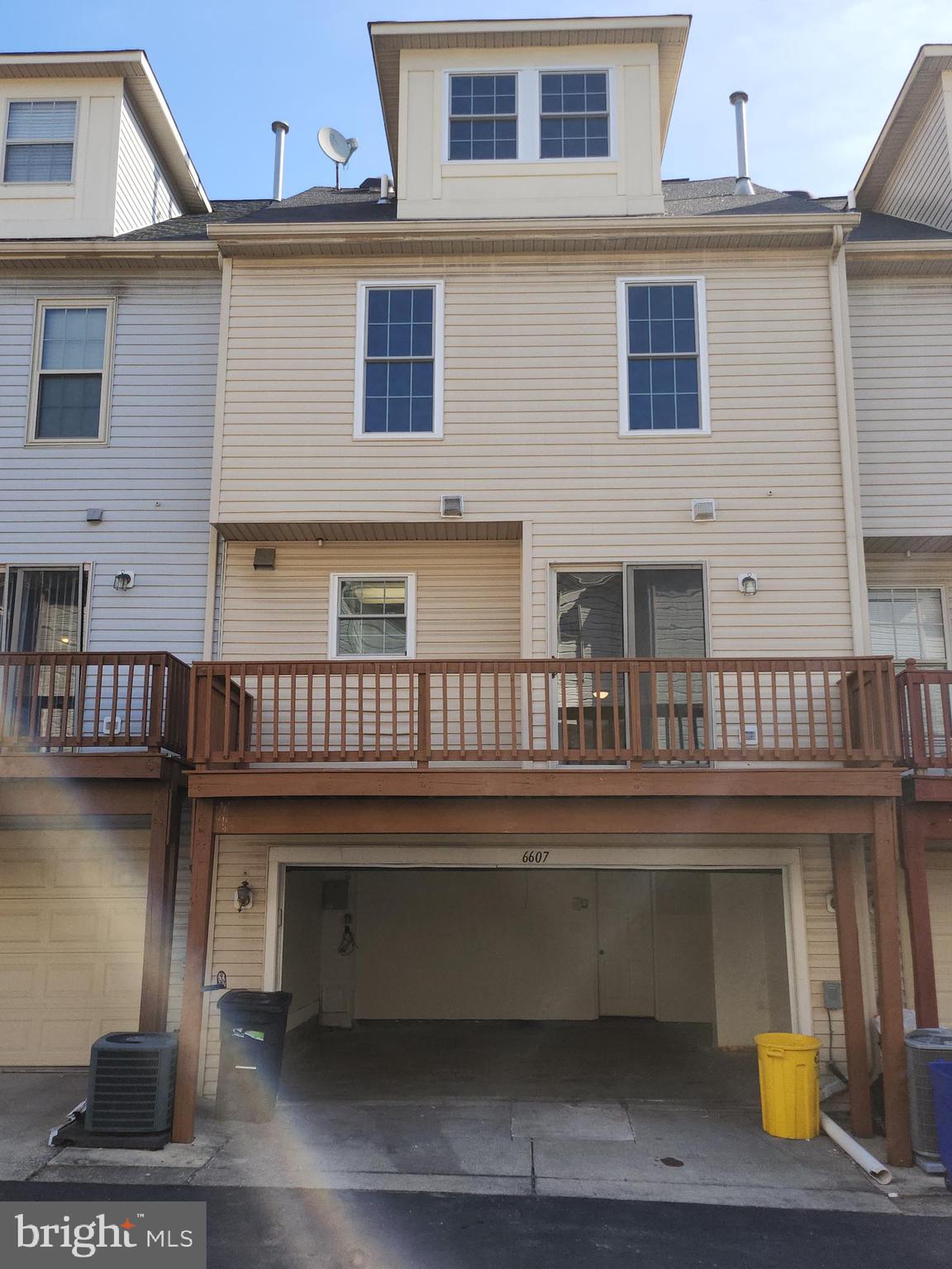 CROMWELL FOUNTAIN - Residential