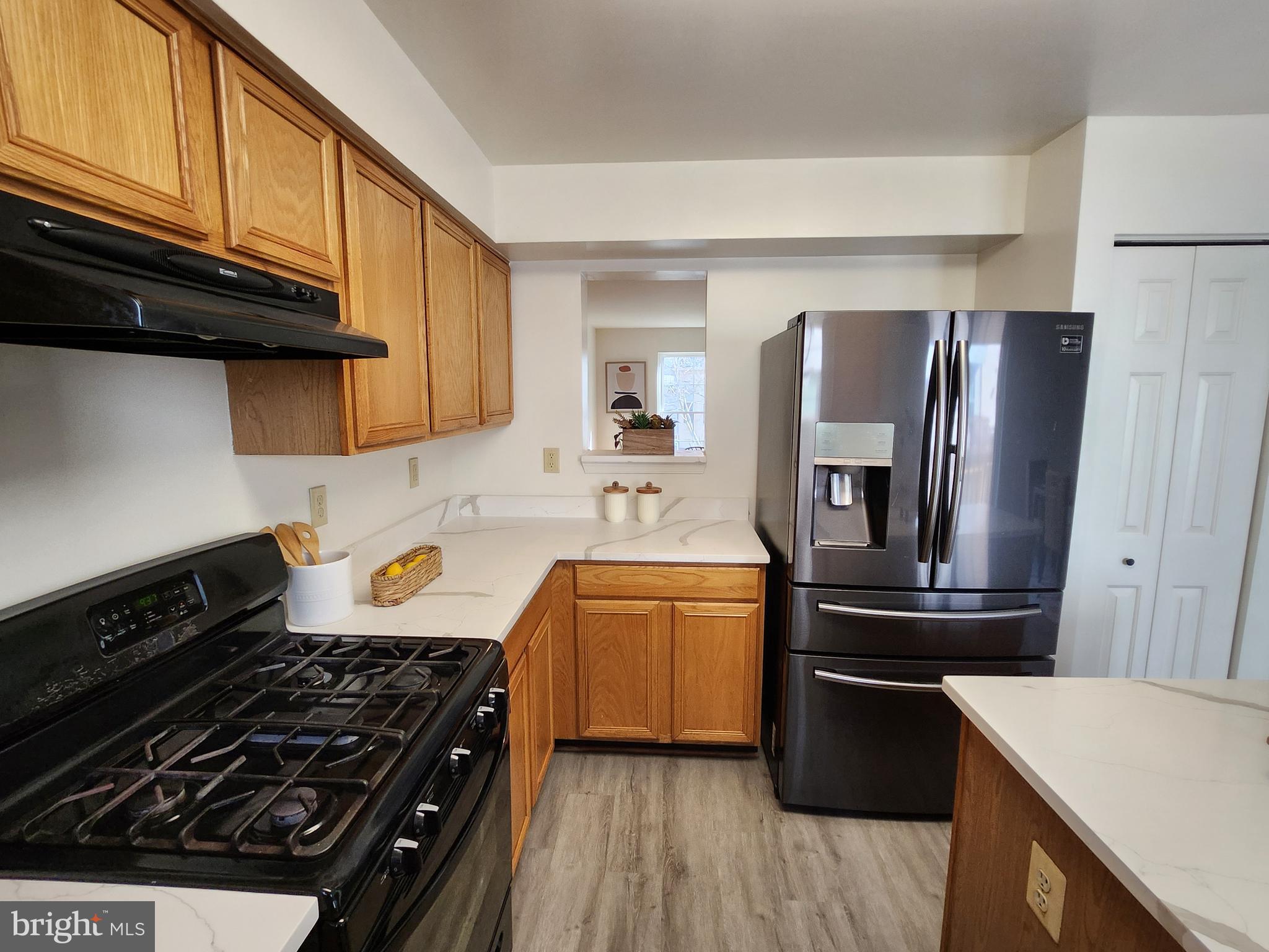 CROMWELL FOUNTAIN - Residential