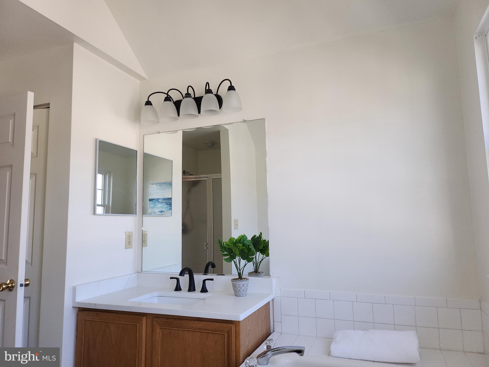 CROMWELL FOUNTAIN - Residential