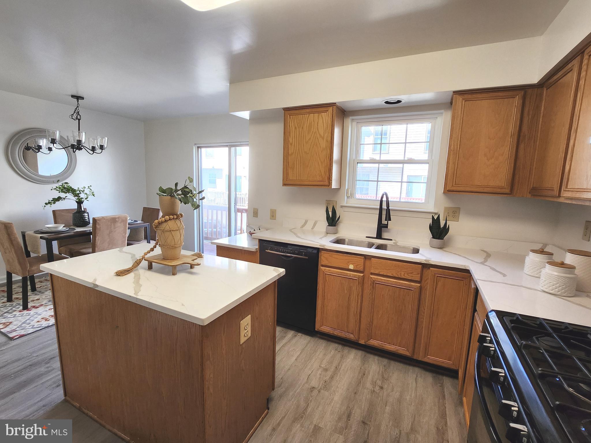 CROMWELL FOUNTAIN - Residential