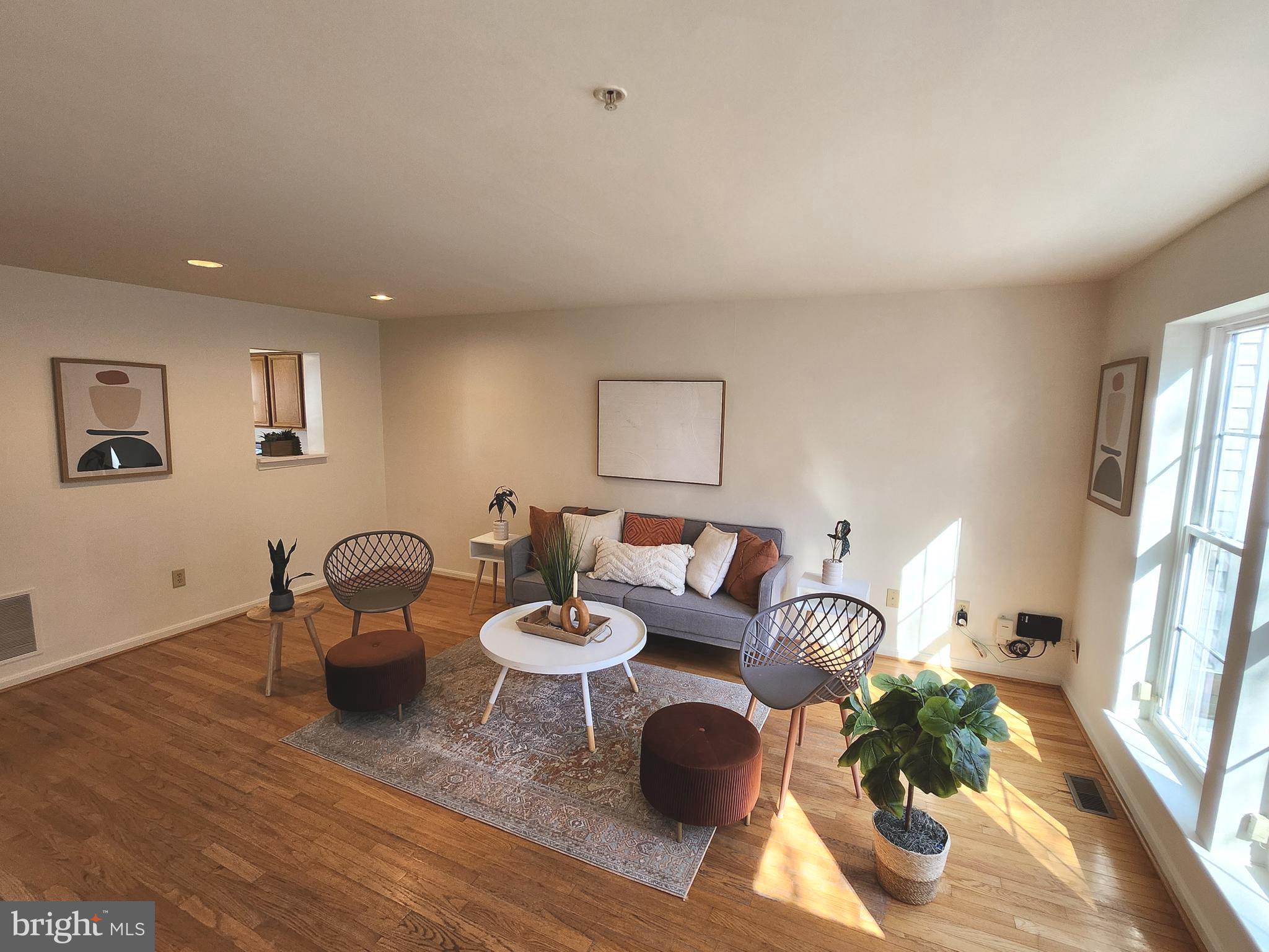 CROMWELL FOUNTAIN - Residential