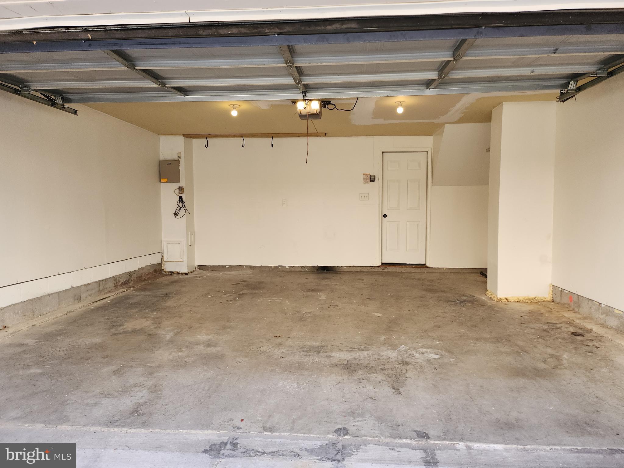 CROMWELL FOUNTAIN - Residential