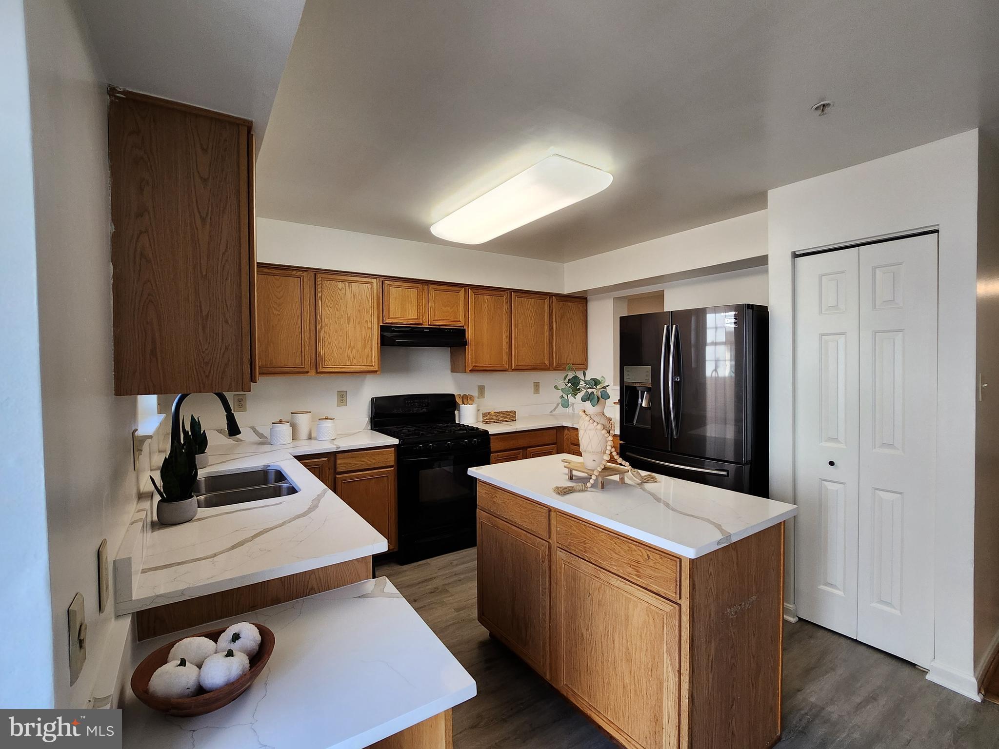 CROMWELL FOUNTAIN - Residential