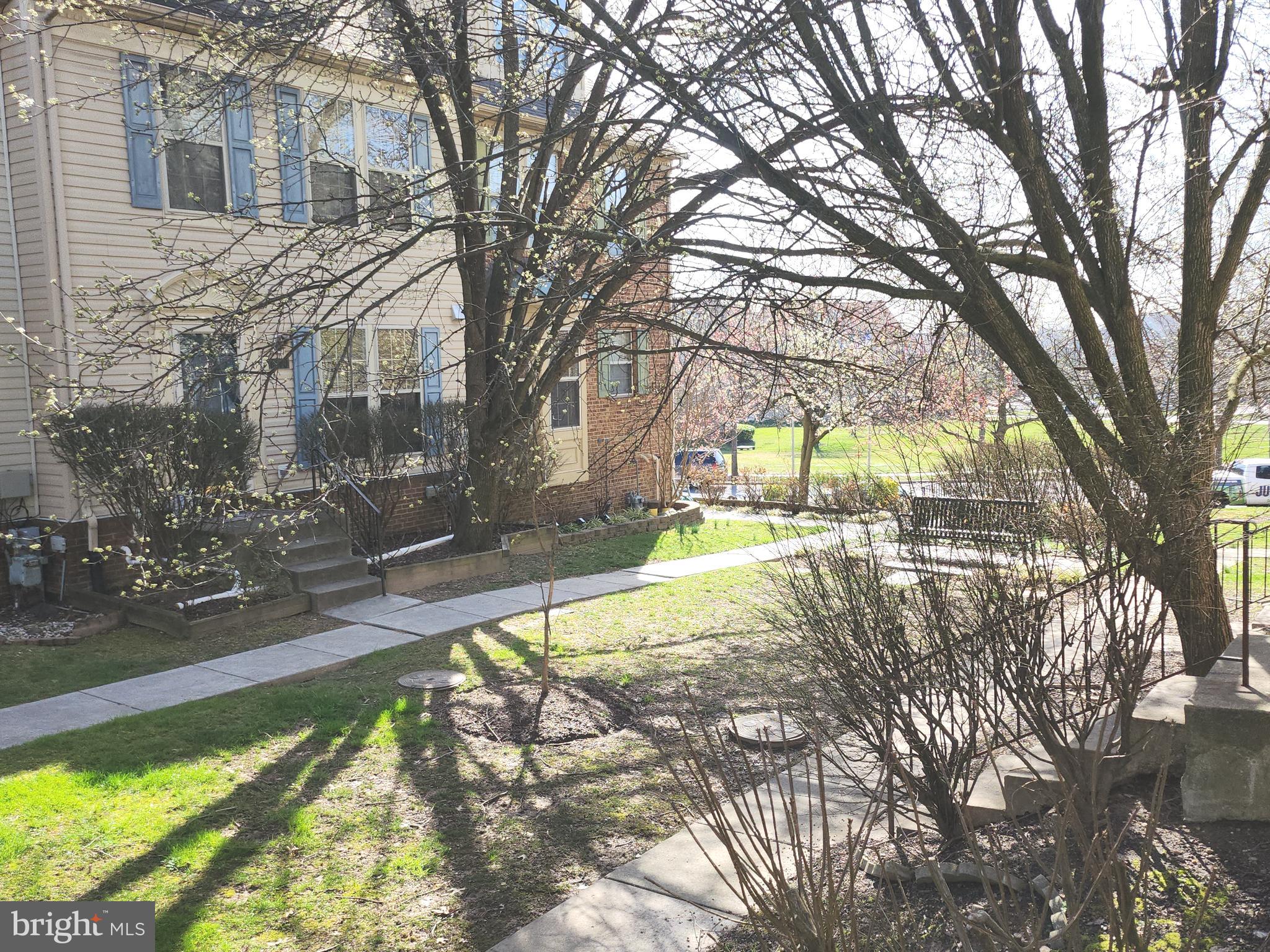 CROMWELL FOUNTAIN - Residential