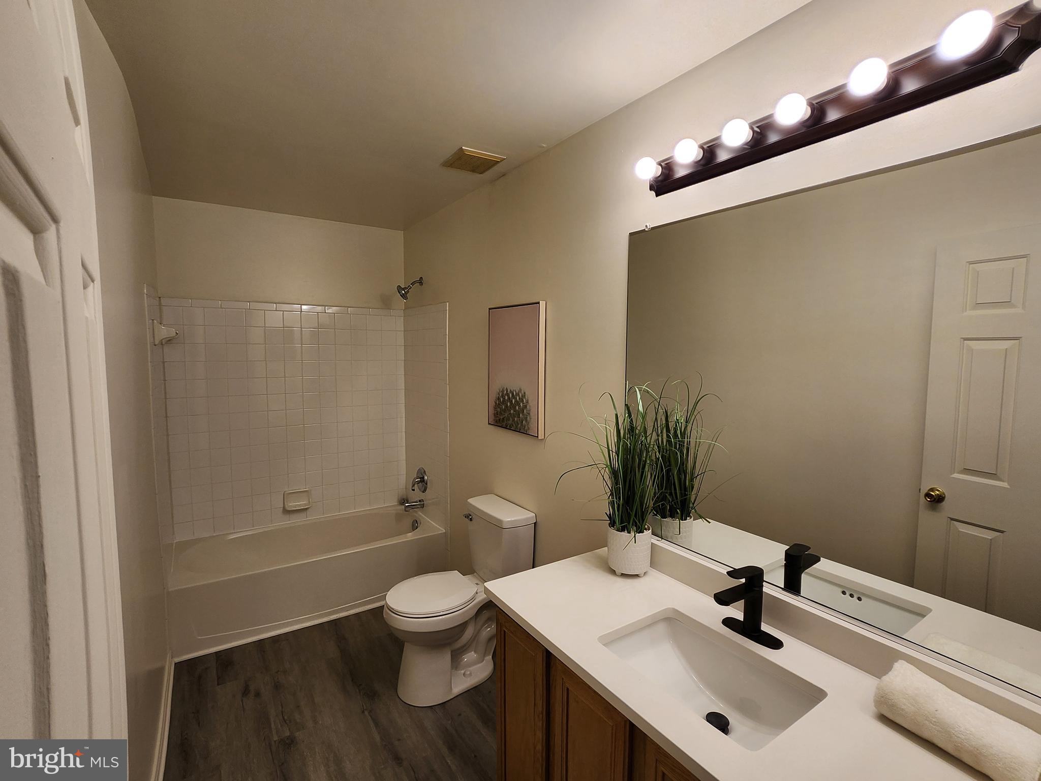 CROMWELL FOUNTAIN - Residential