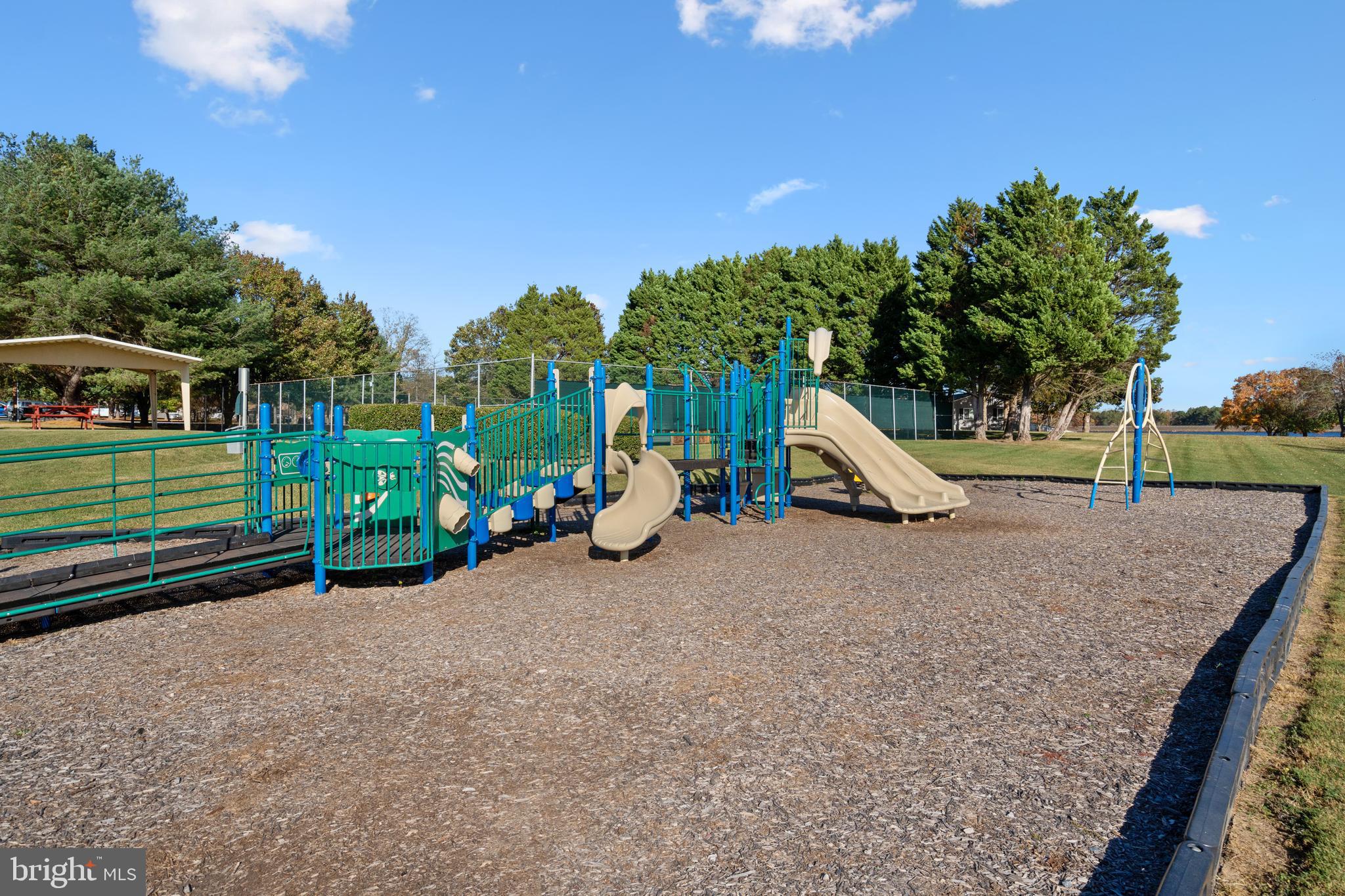 LAKE CAROLINE - Residential