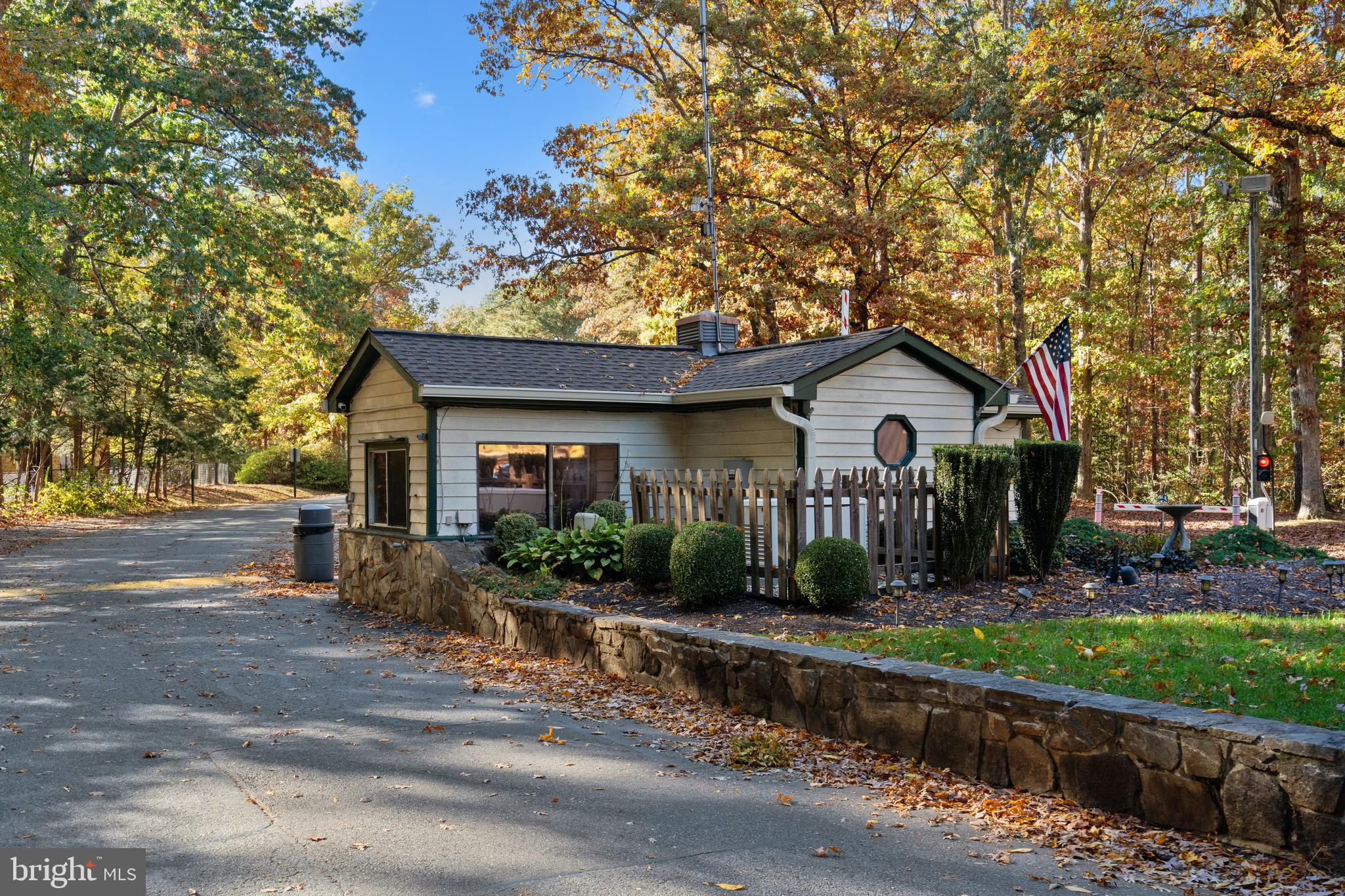 LAKE CAROLINE - Residential