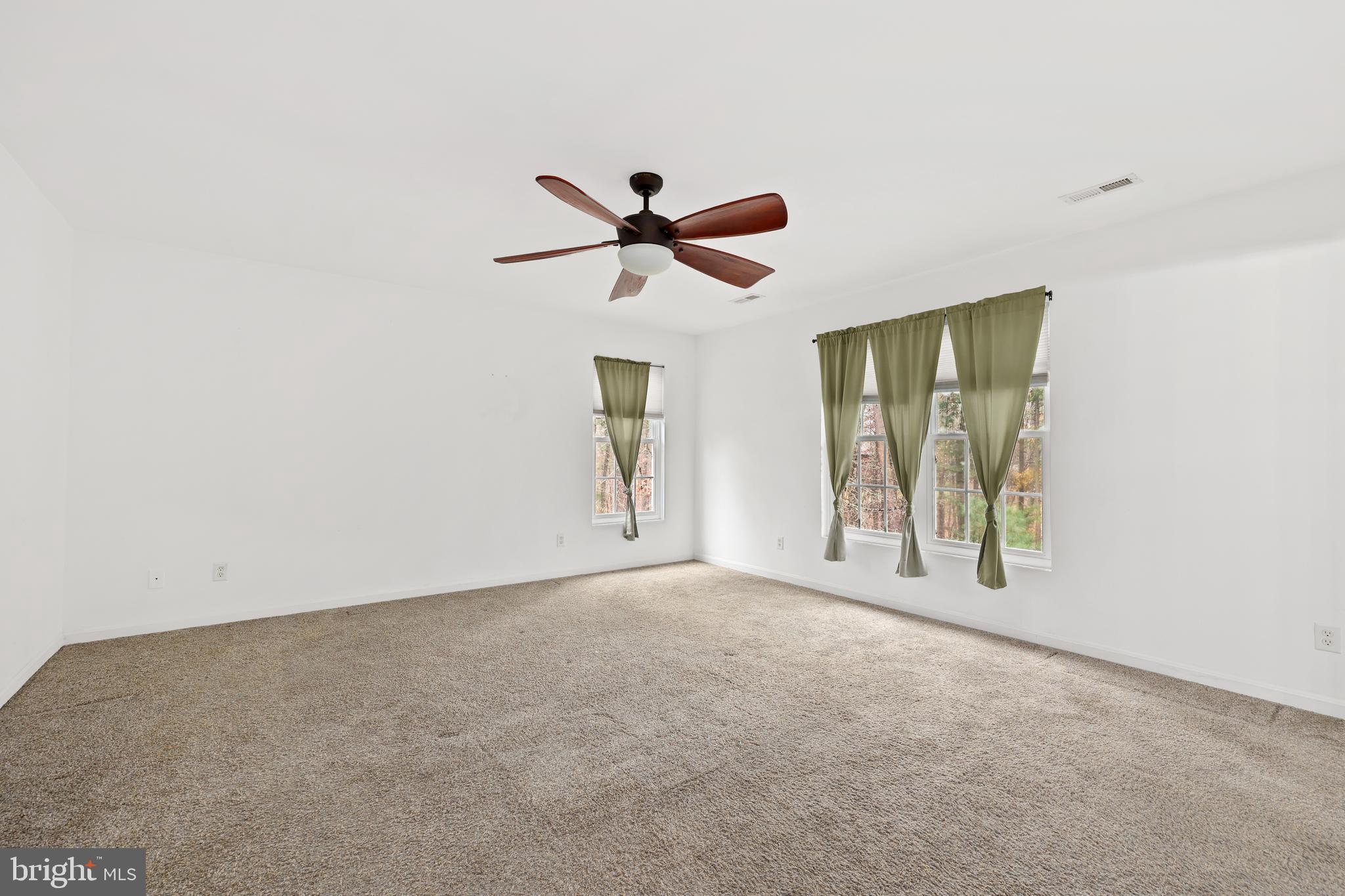 LAKE CAROLINE - Residential