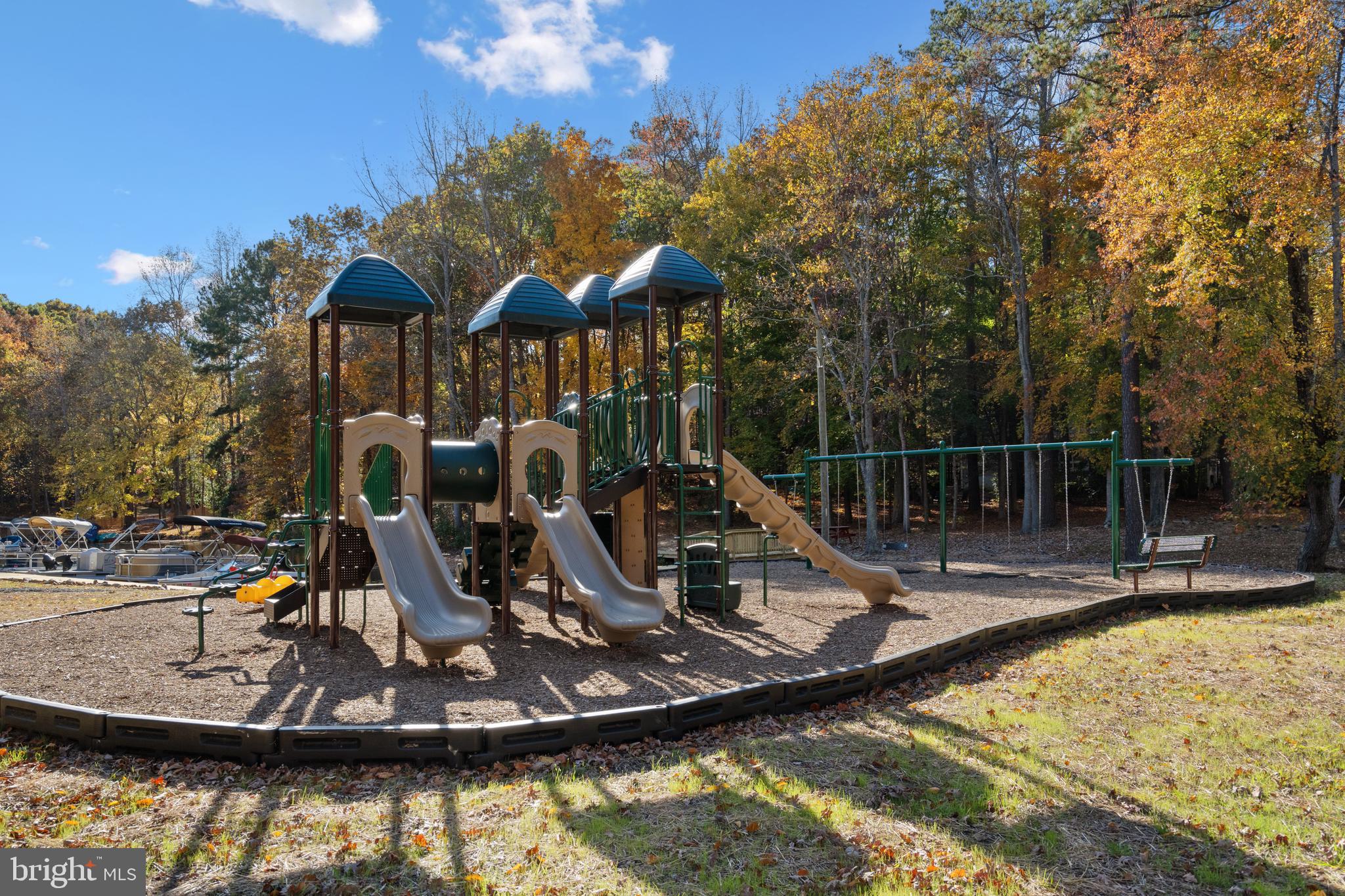 LAKE CAROLINE - Residential