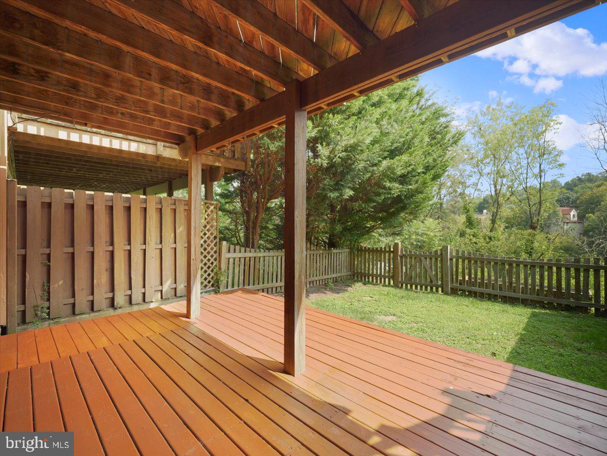 VILLAS LAKE ANITA LOUISE - Residential