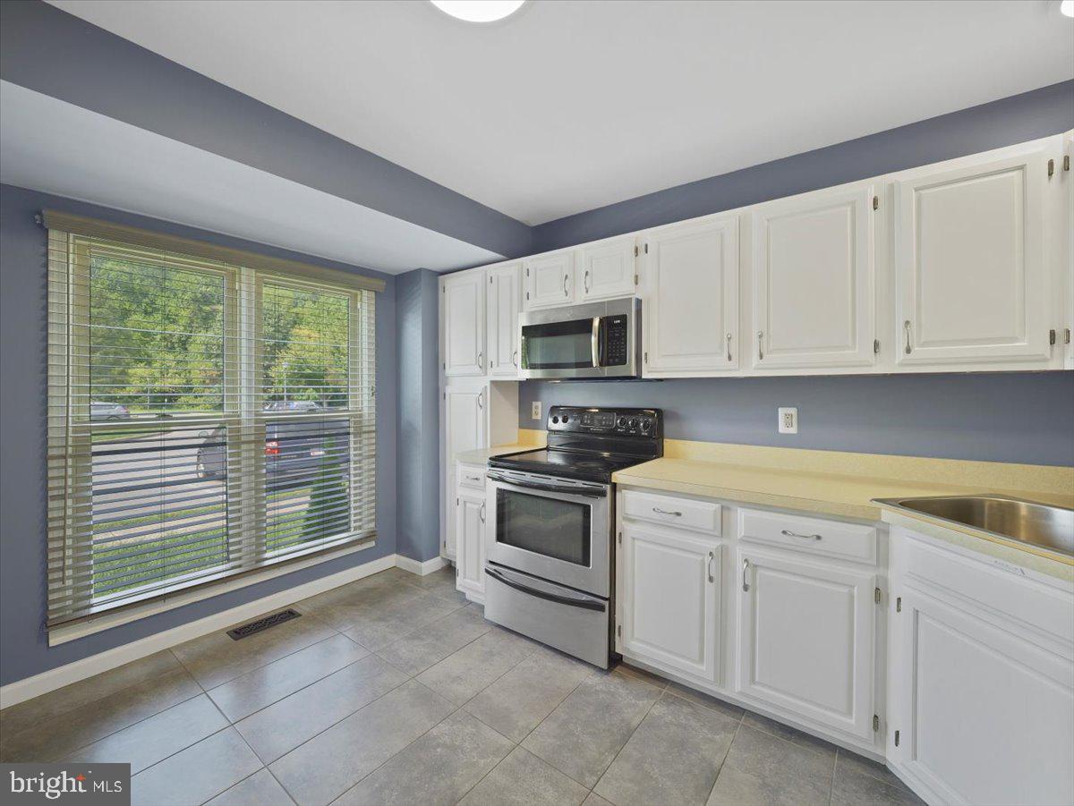 VILLAS LAKE ANITA LOUISE - Residential