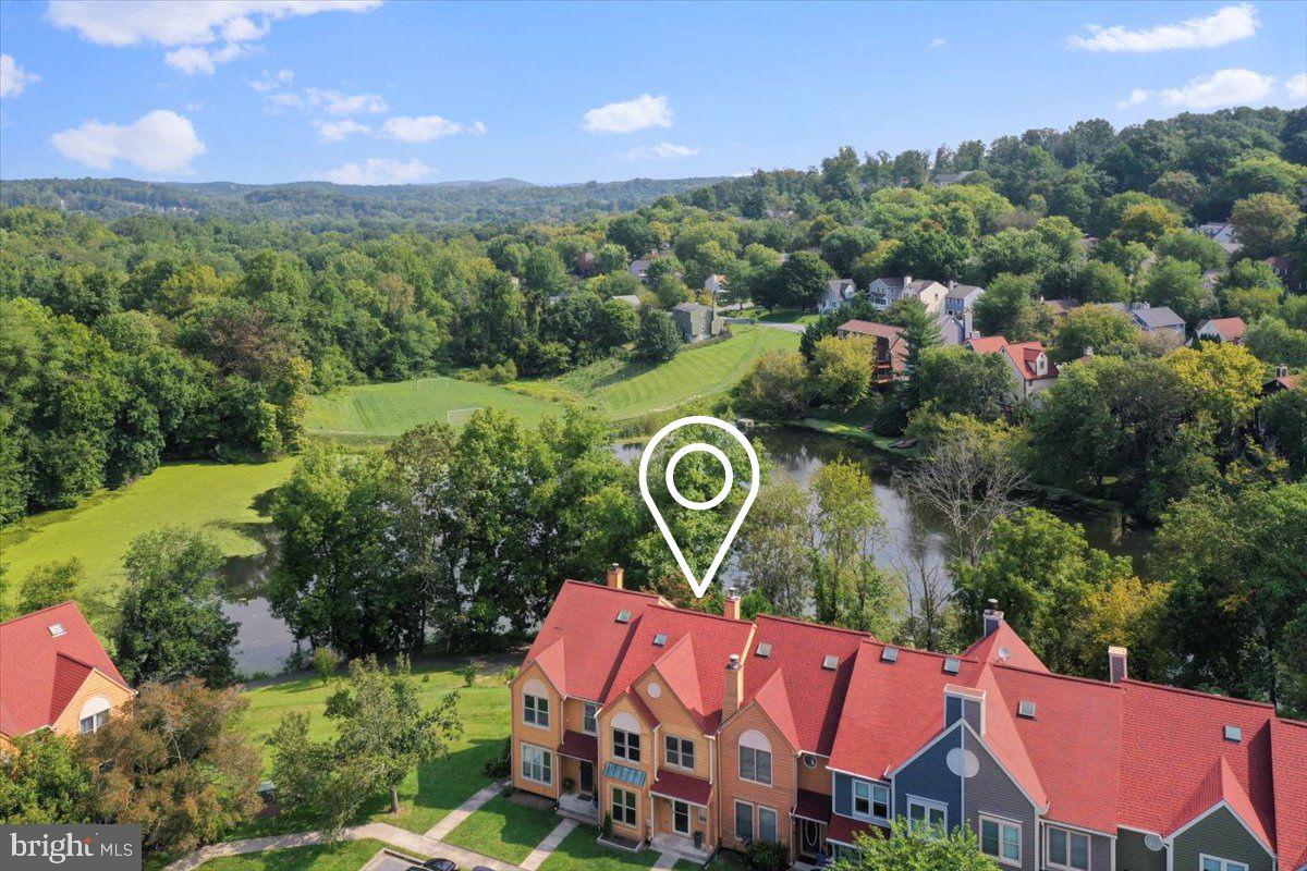 VILLAS LAKE ANITA LOUISE - Residential