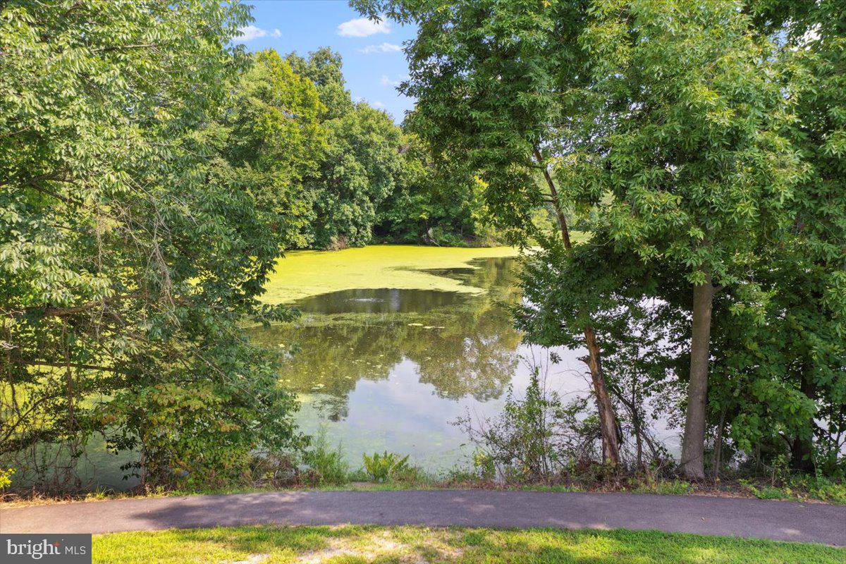 VILLAS LAKE ANITA LOUISE - Residential