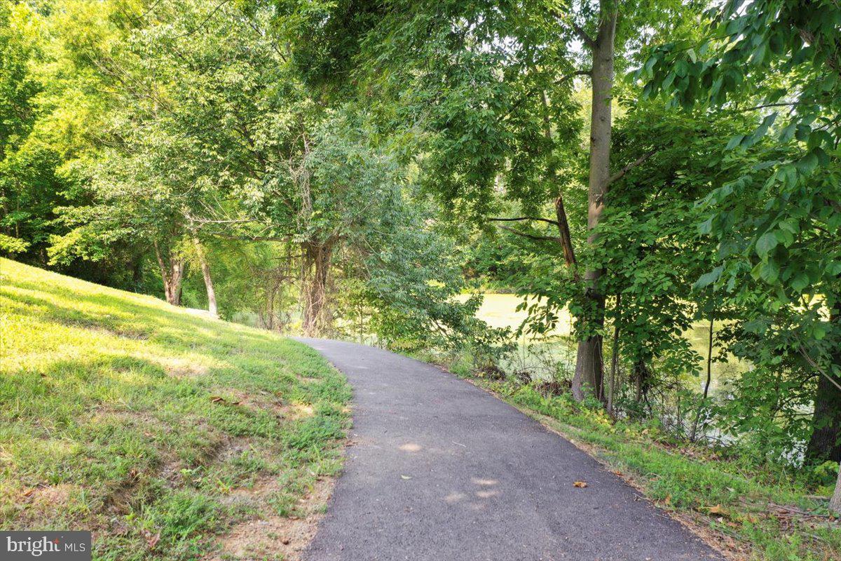 VILLAS LAKE ANITA LOUISE - Residential