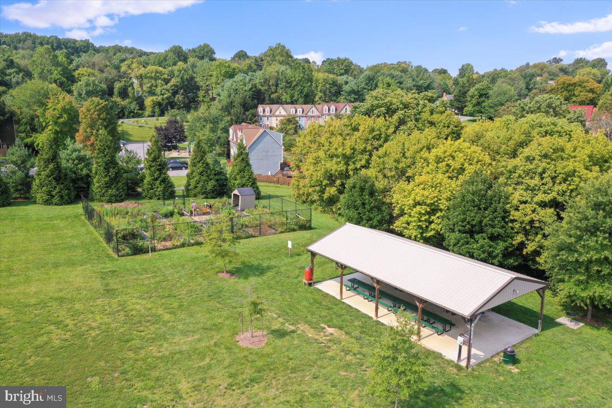 VILLAS LAKE ANITA LOUISE - Residential