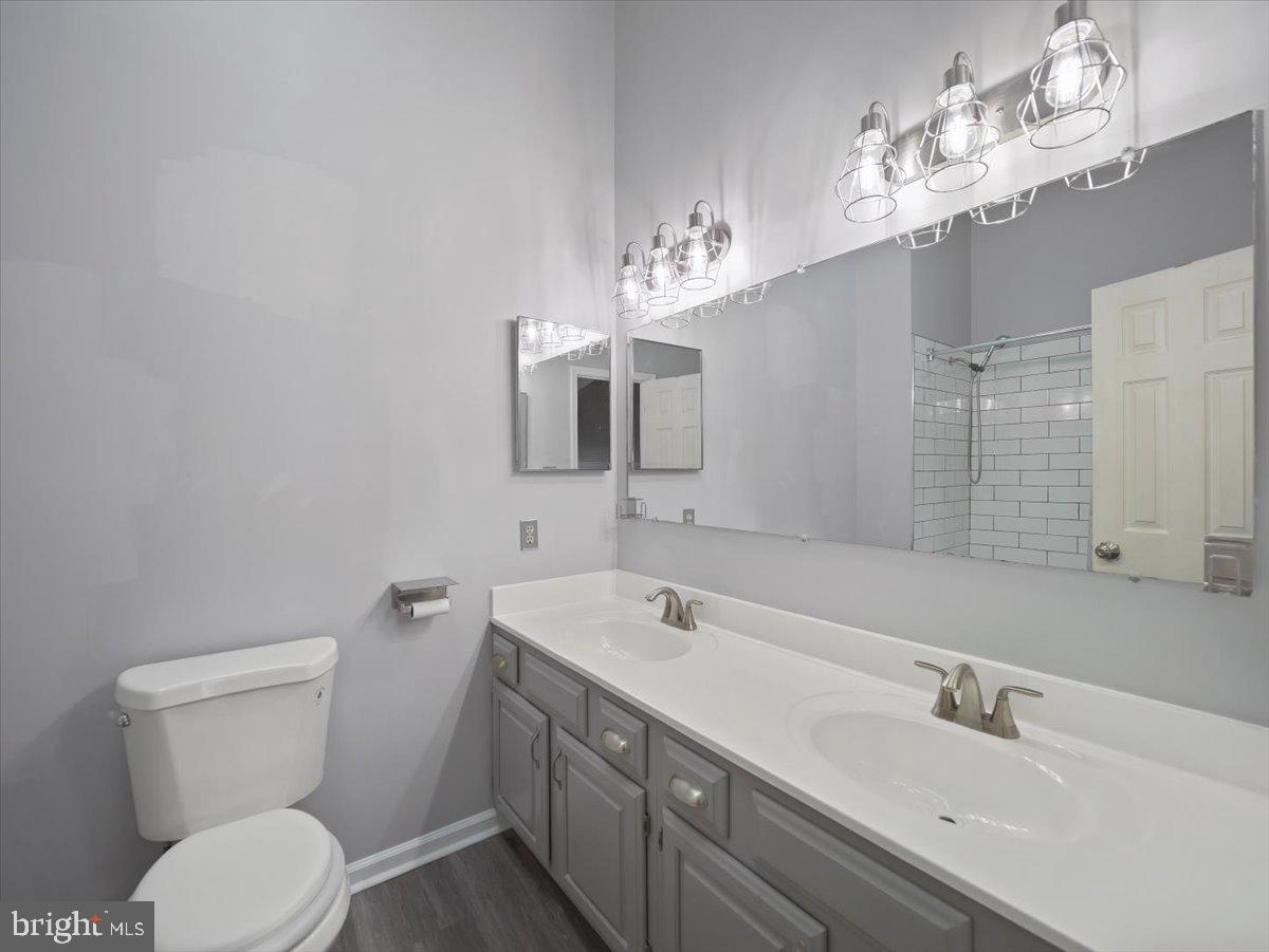 VILLAS LAKE ANITA LOUISE - Residential