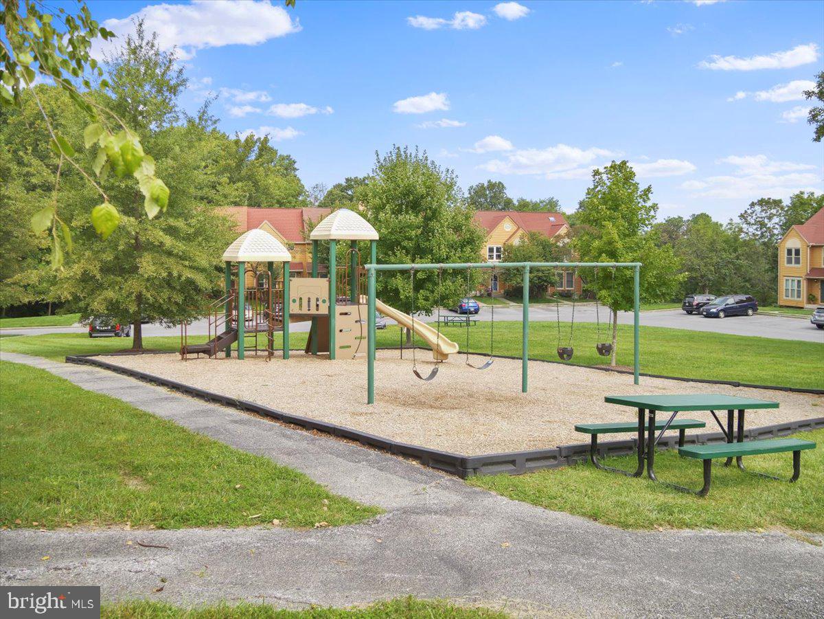 VILLAS LAKE ANITA LOUISE - Residential