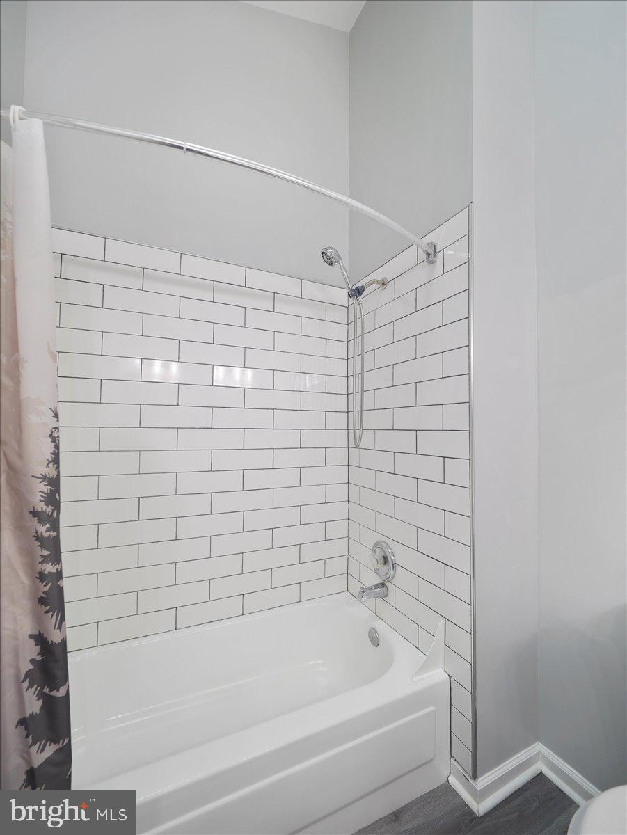 VILLAS LAKE ANITA LOUISE - Residential