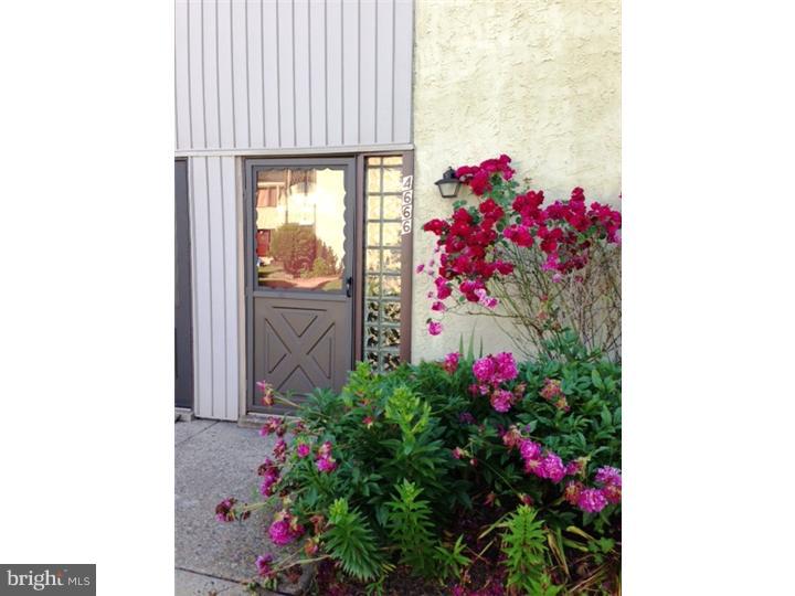 Spacious 3-bedroom, 2-1/2 bath condo in Coventry Green. Updated kitchen: granite counter top, ceramic back splash, tile floor. Convenient to shopping, entertainment, public transportation and major highways.