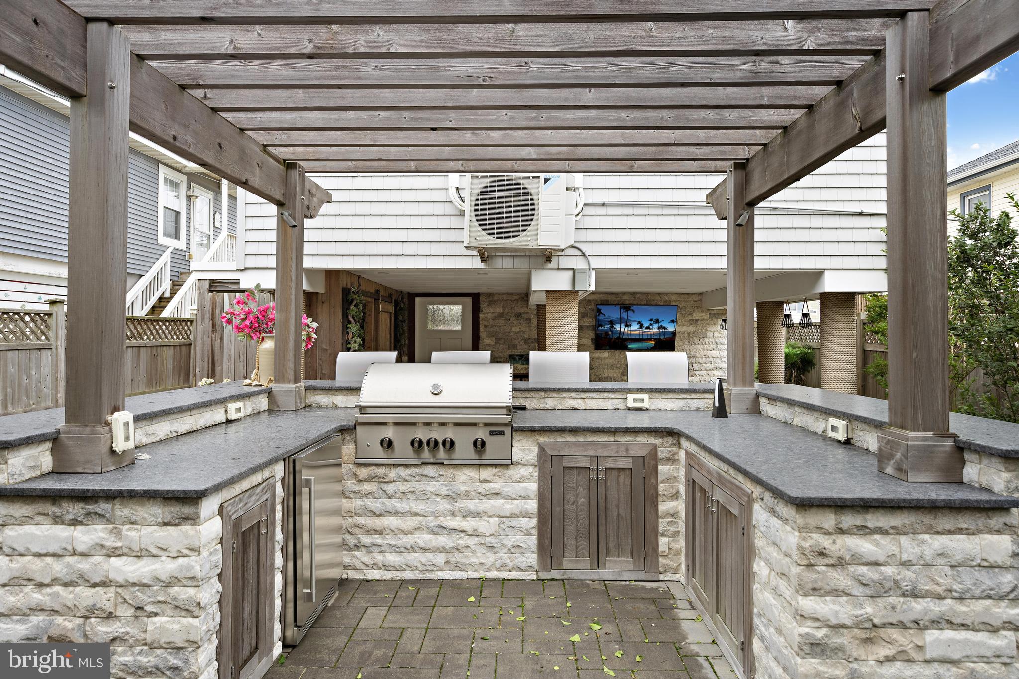 30 W WINIFRED AVENUE