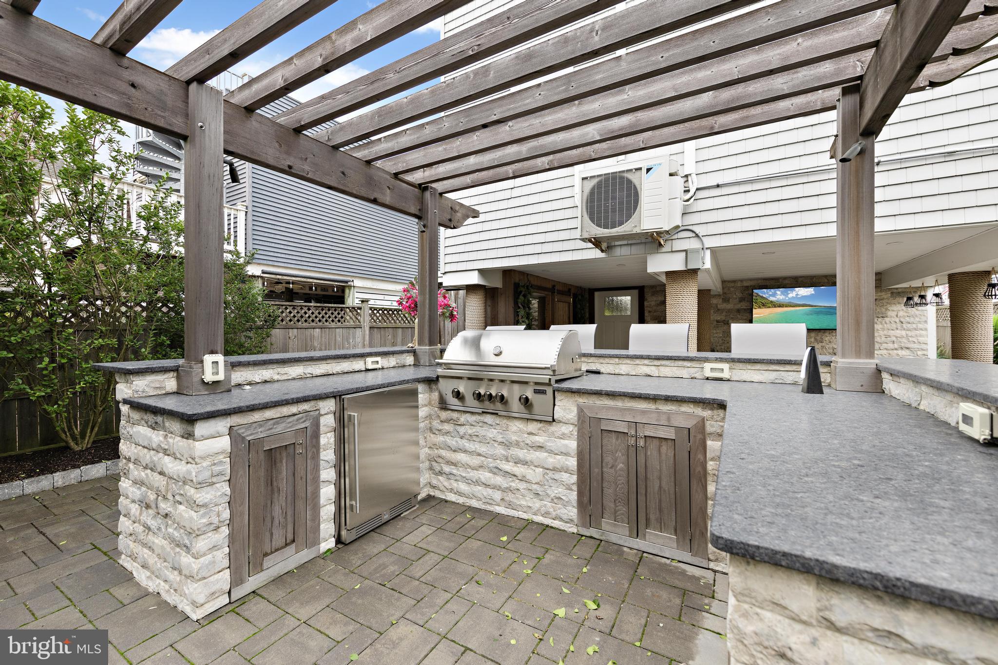30 W WINIFRED AVENUE