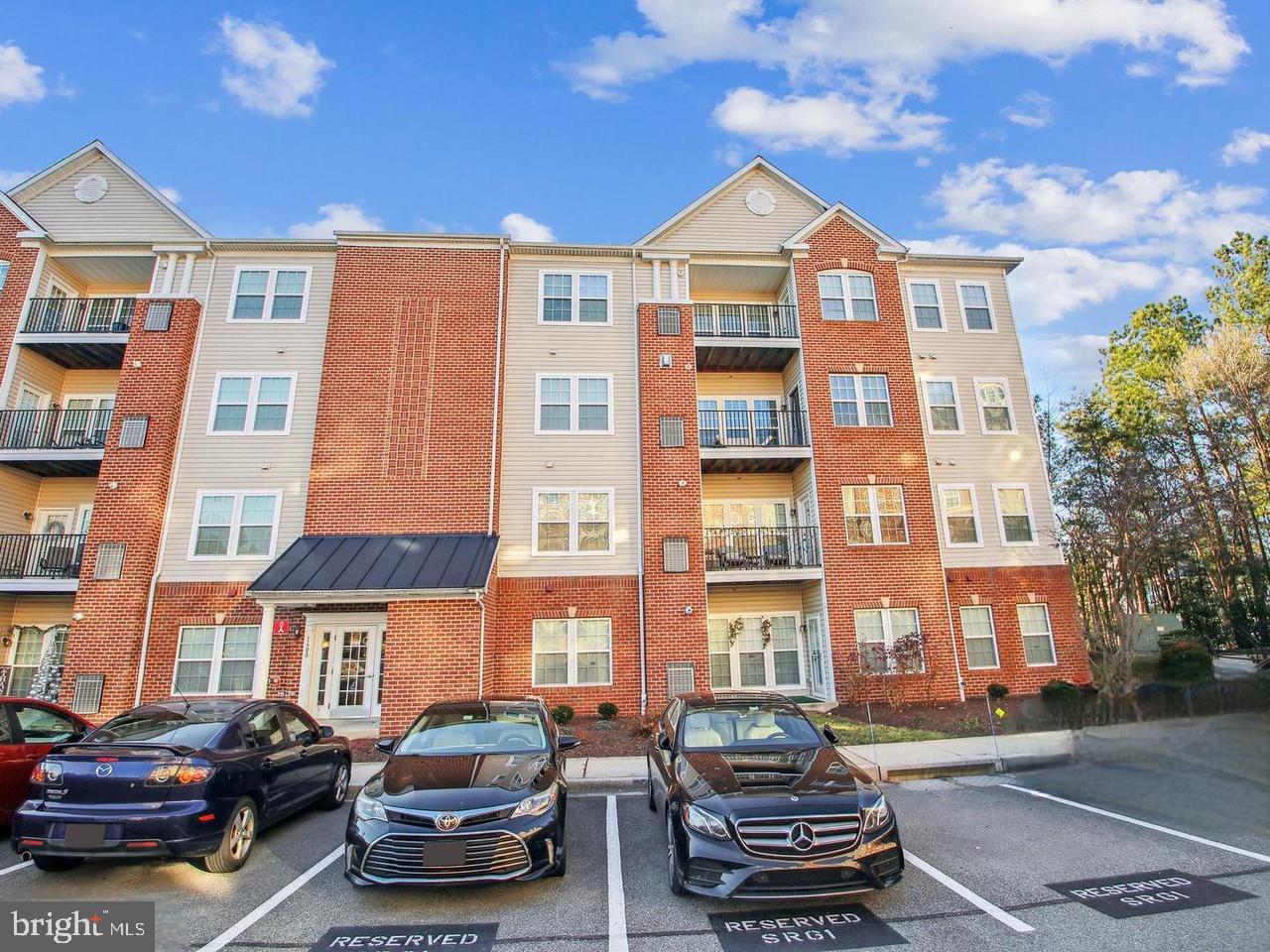 Modern Comfort Meets Urban Convenience
Welcome to this stunning and beautifully maintained 2-bedroom, 2-bathroom condo in the community of Stoney Run Village. This unit offers a perfect blend of style, comfort, and convenience. Boasting an open-concept layout, the spacious living and dining area is filled with natural light from large windows, creating a warm and inviting atmosphere.The updated kitchen features sleek countertops, stainless steel appliances, and ample cabinet space, making it a chef’s delight. The primary bedroom offers a private en-suite bathroom and generous closet space, while the second bedroom is ideal for guests, a home office, or a growing family. Step outside to your private balcony—perfect for morning coffee or evening relaxation. Additional highlights include in-unit laundry, assigned parking, and much more! Located just minutes from shopping, and dining,, this condo offers the best of low-maintenance living in a prime location.
Move-in ready and waiting for you—Schedule a tour today! Interest rates are at their lowest in over a year and you can qualify for an additional lender funded temporary 1-0 Buydown. Don't miss out!