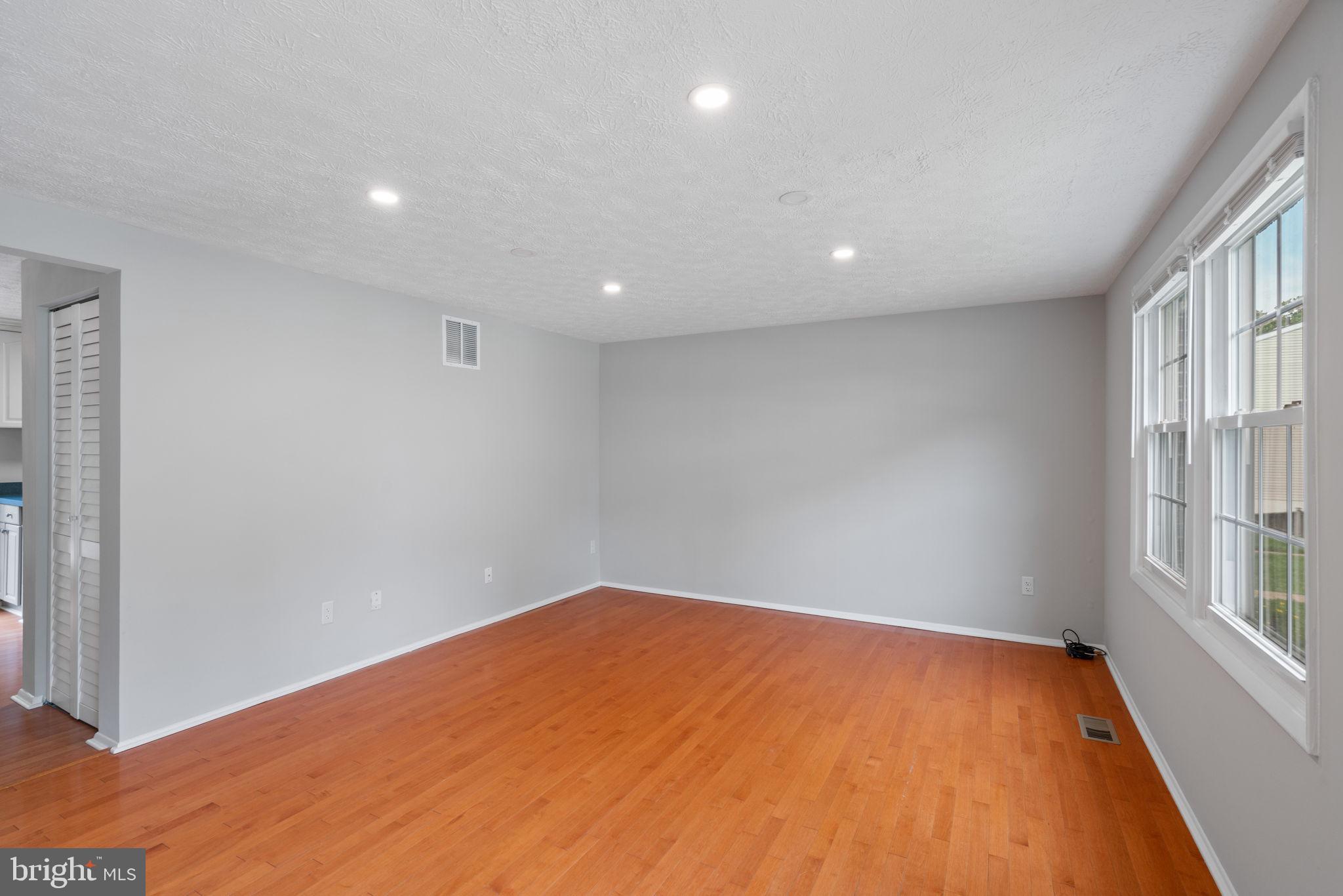 NEWINGTON FOREST - Residential Lease