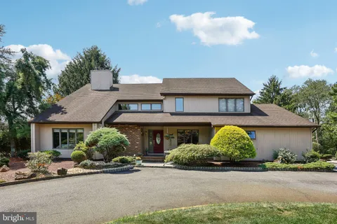 45 McCaffery Road, Manalapan, NJ MLS: NJMM2002850