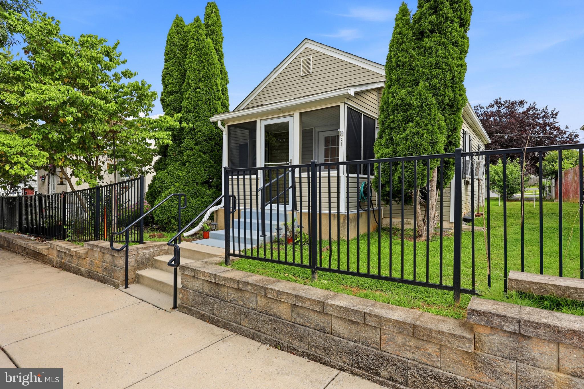 218 N FAIRFAX BOULEVARD