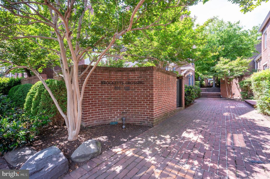 Photo of 368 N Saint Asaph Street, ALEXANDRIA, VA 22314 (MLS # VAAX2059842)