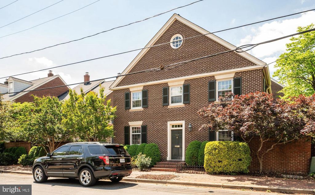 Photo of 368 N Saint Asaph Street, ALEXANDRIA, VA 22314 (MLS # VAAX2059842)