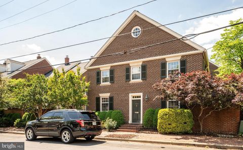 Photo of 368 N Saint Asaph Street, ALEXANDRIA, VA 22314 (MLS # VAAX2059842)