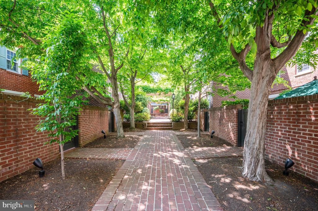 Photo of 368 N Saint Asaph Street, ALEXANDRIA, VA 22314 (MLS # VAAX2059842)