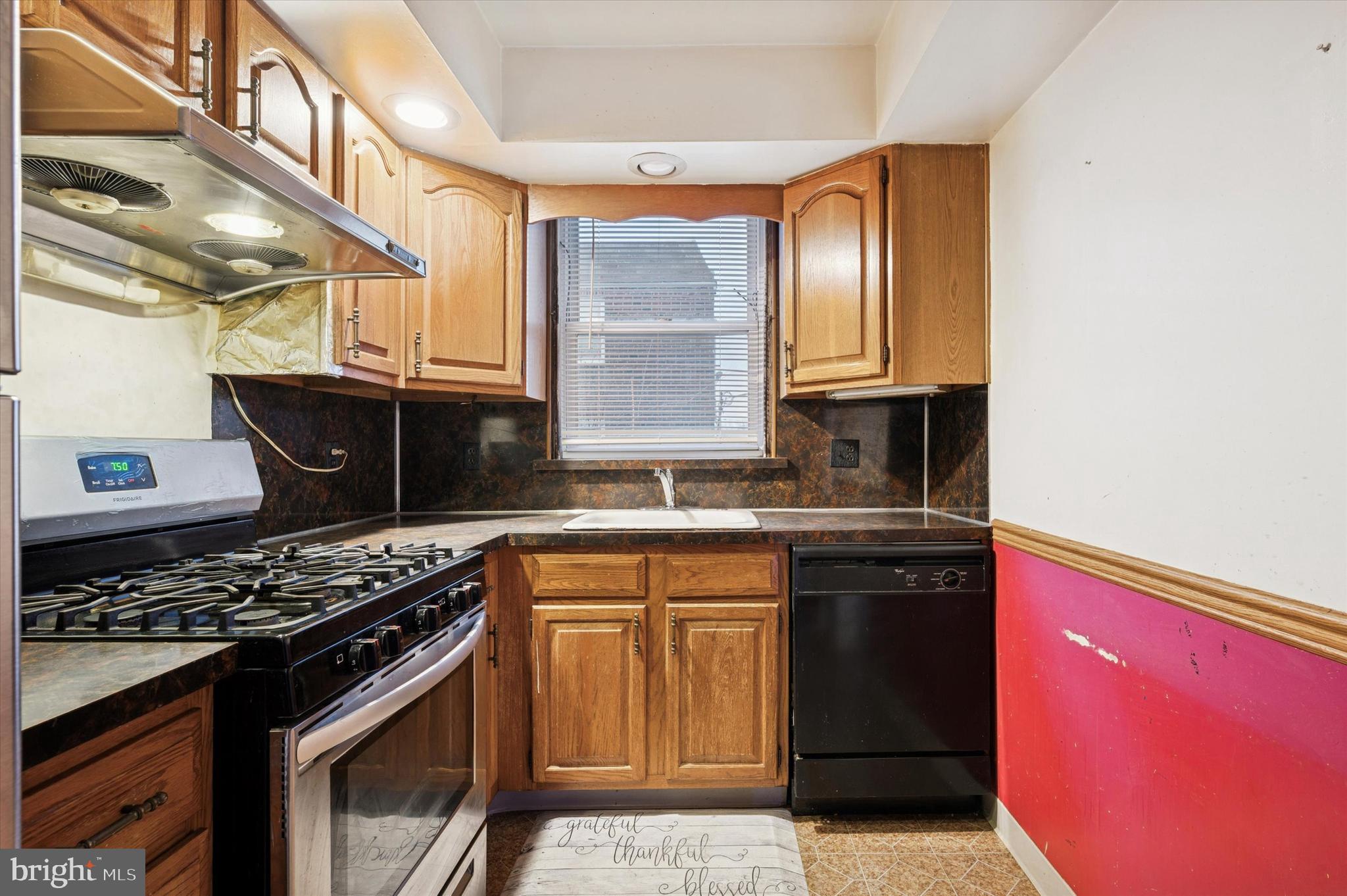 LAWNCREST - Residential