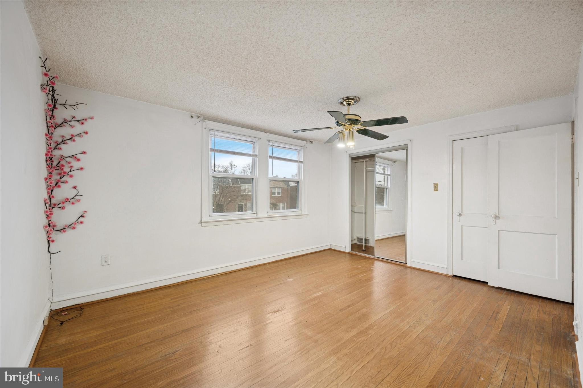 LAWNCREST - Residential