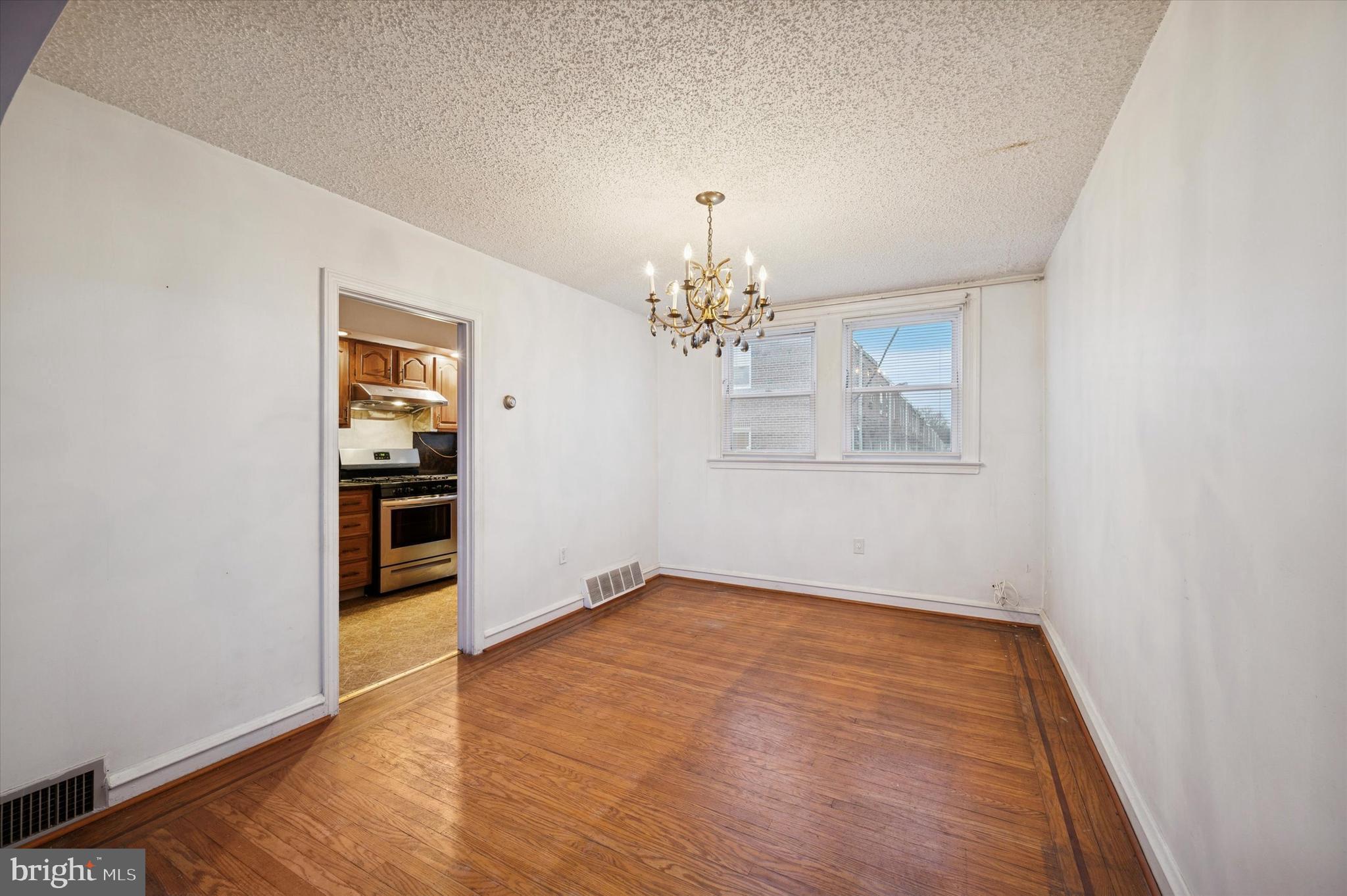 LAWNCREST - Residential