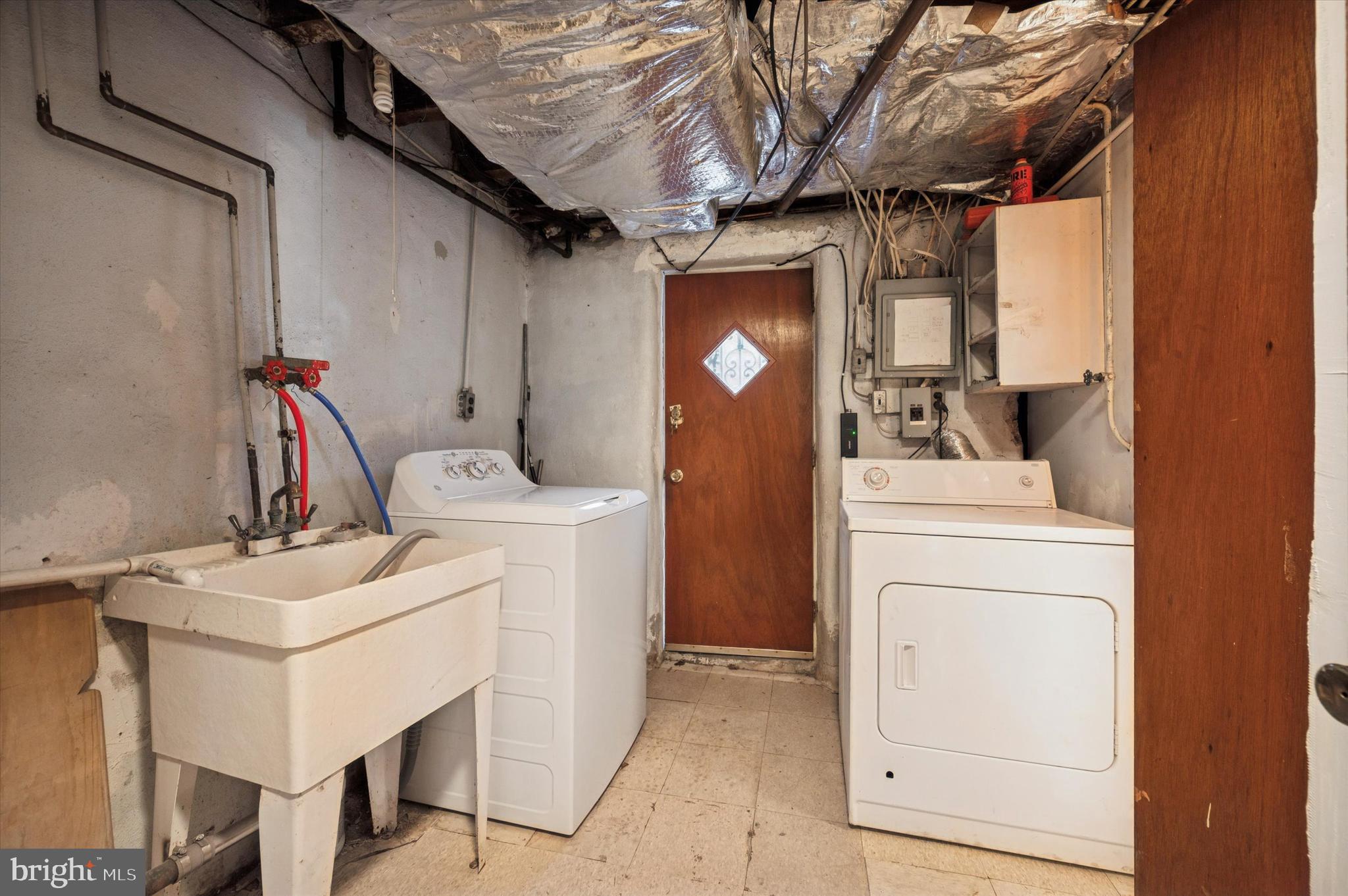 LAWNCREST - Residential