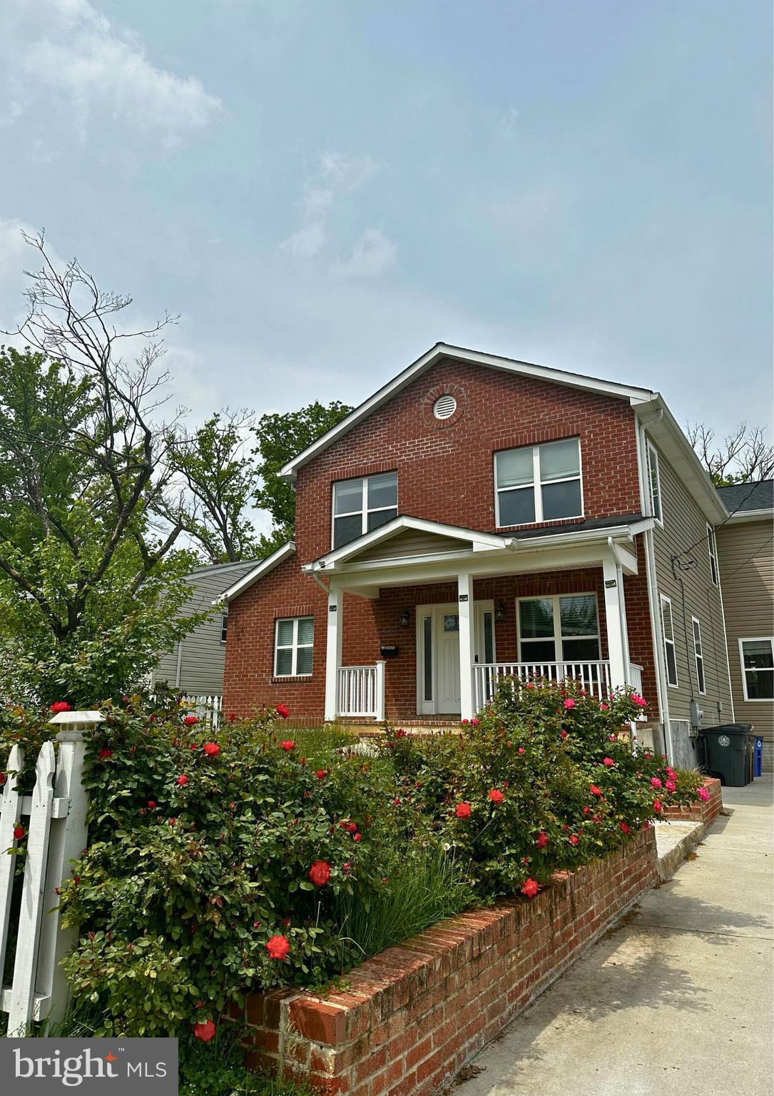 LINCOLN PARK - Residential Lease