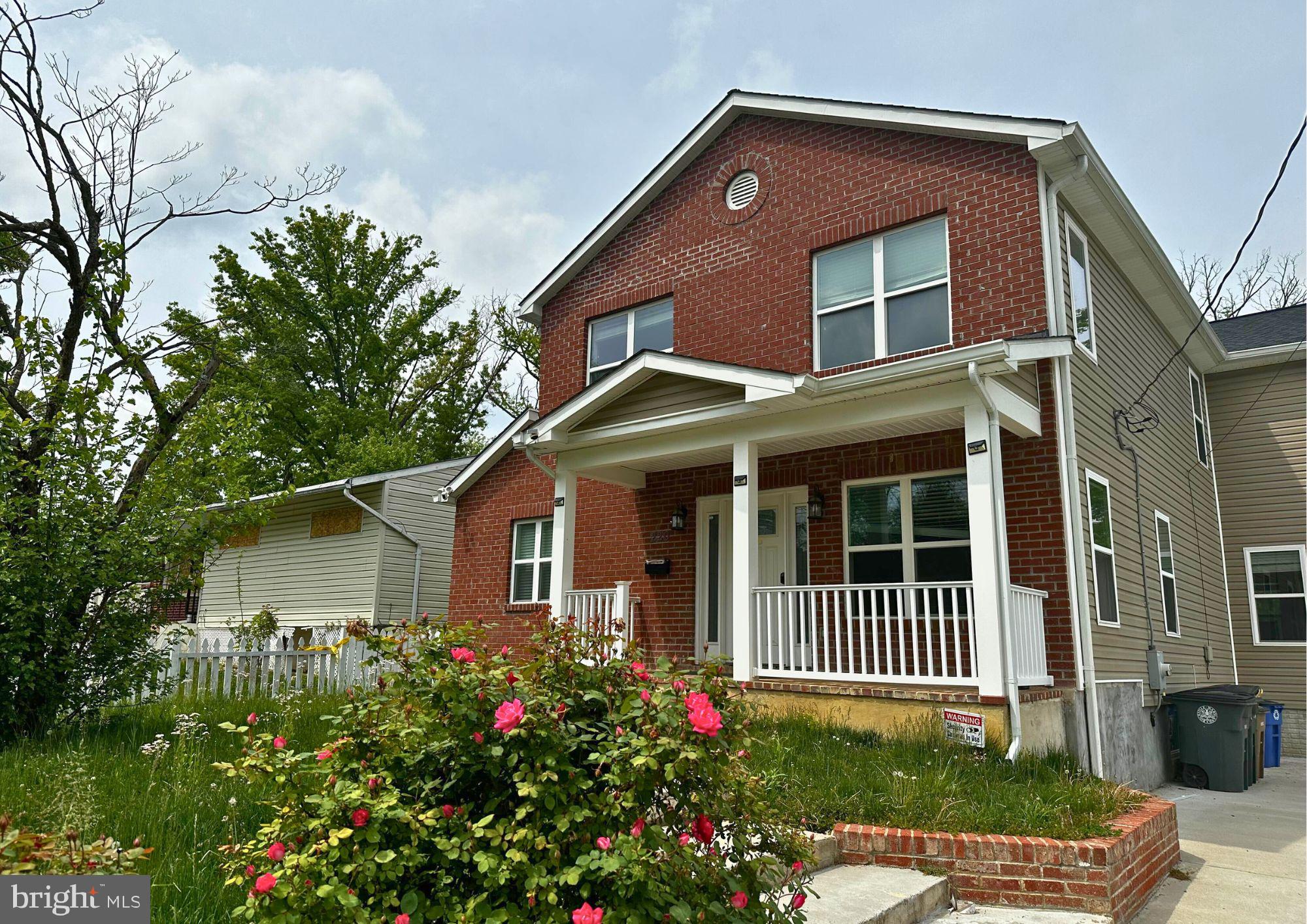 LINCOLN PARK - Residential Lease